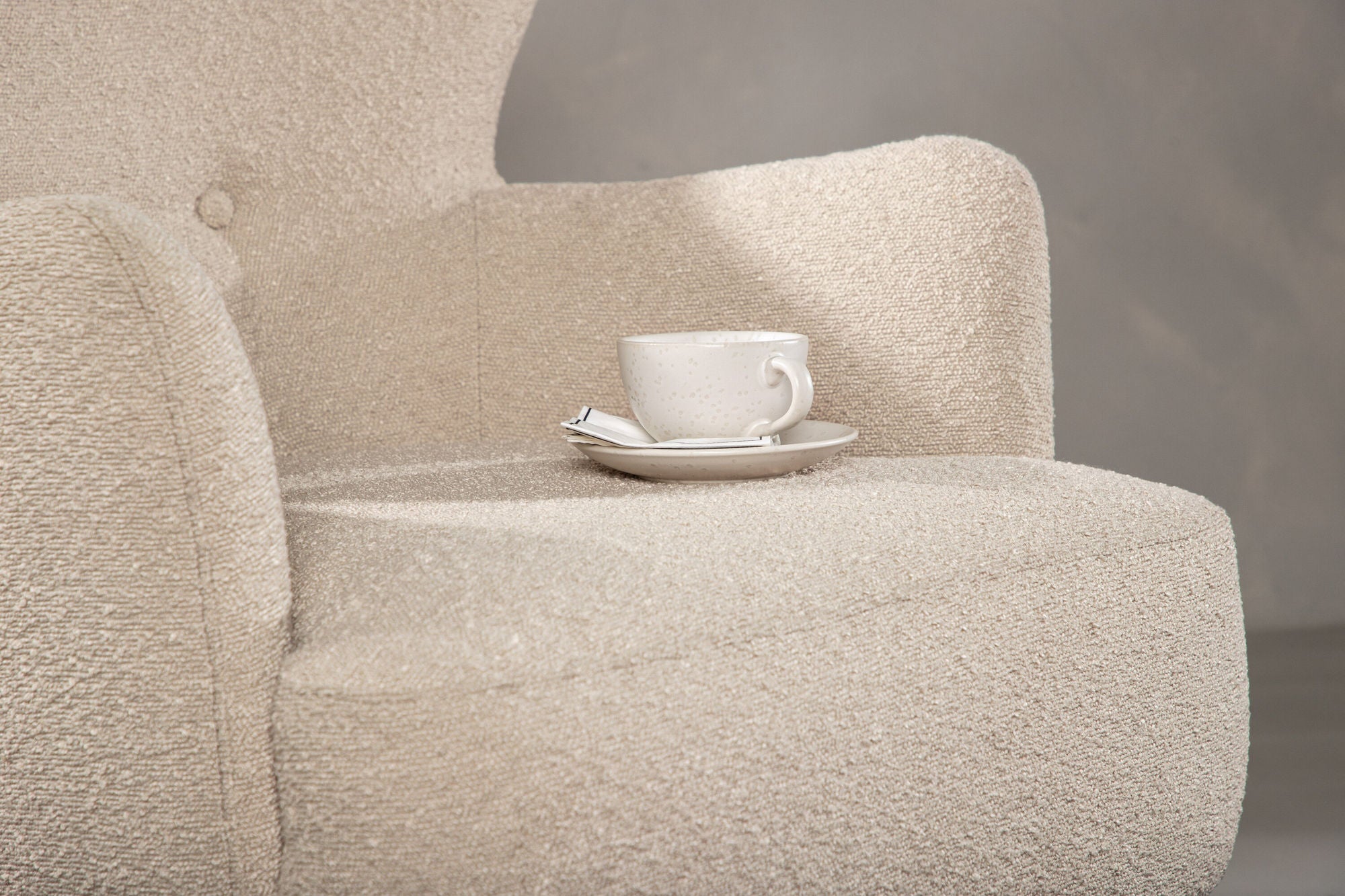 Venture Home Lincoln Single Sofa - Walnut / Beige Boucle
