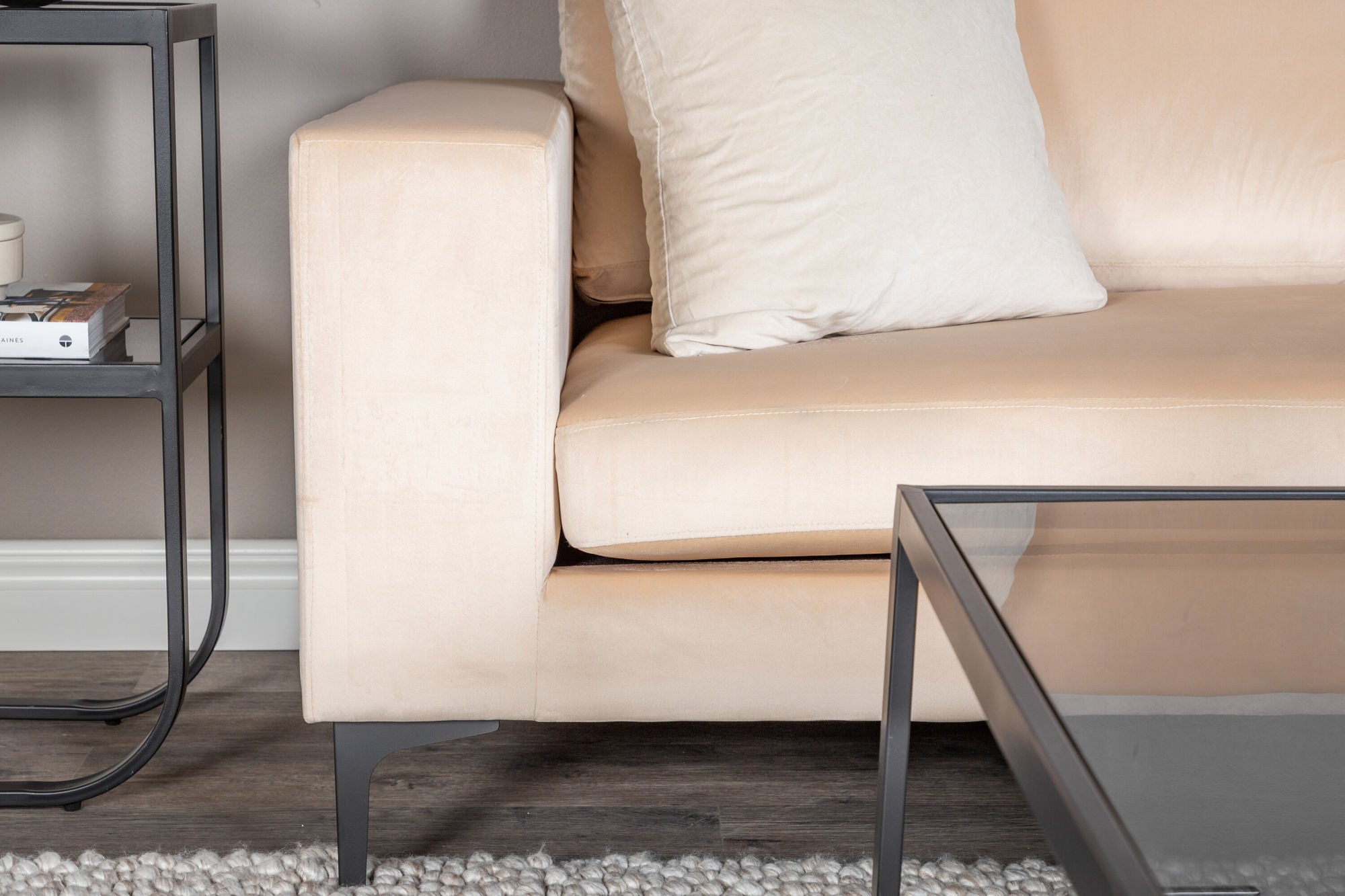 Venture Home Bolero Sofa - 3-seater - Beige Velvet - Black Legs