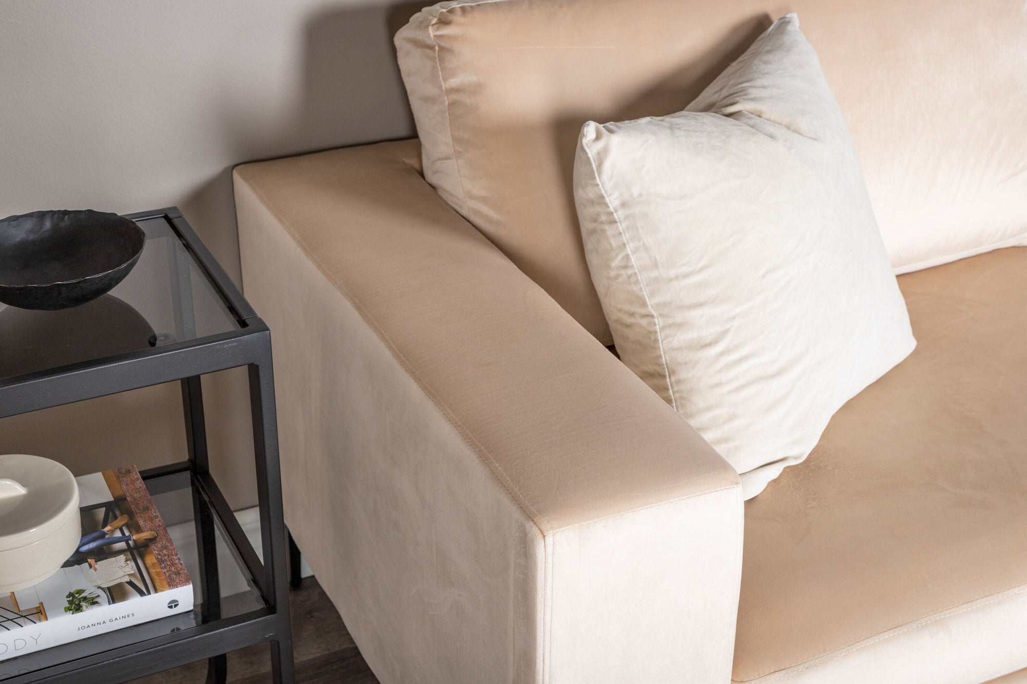 Venture Home Bolero Sofa - 3-seater - Beige Velvet - Black Legs