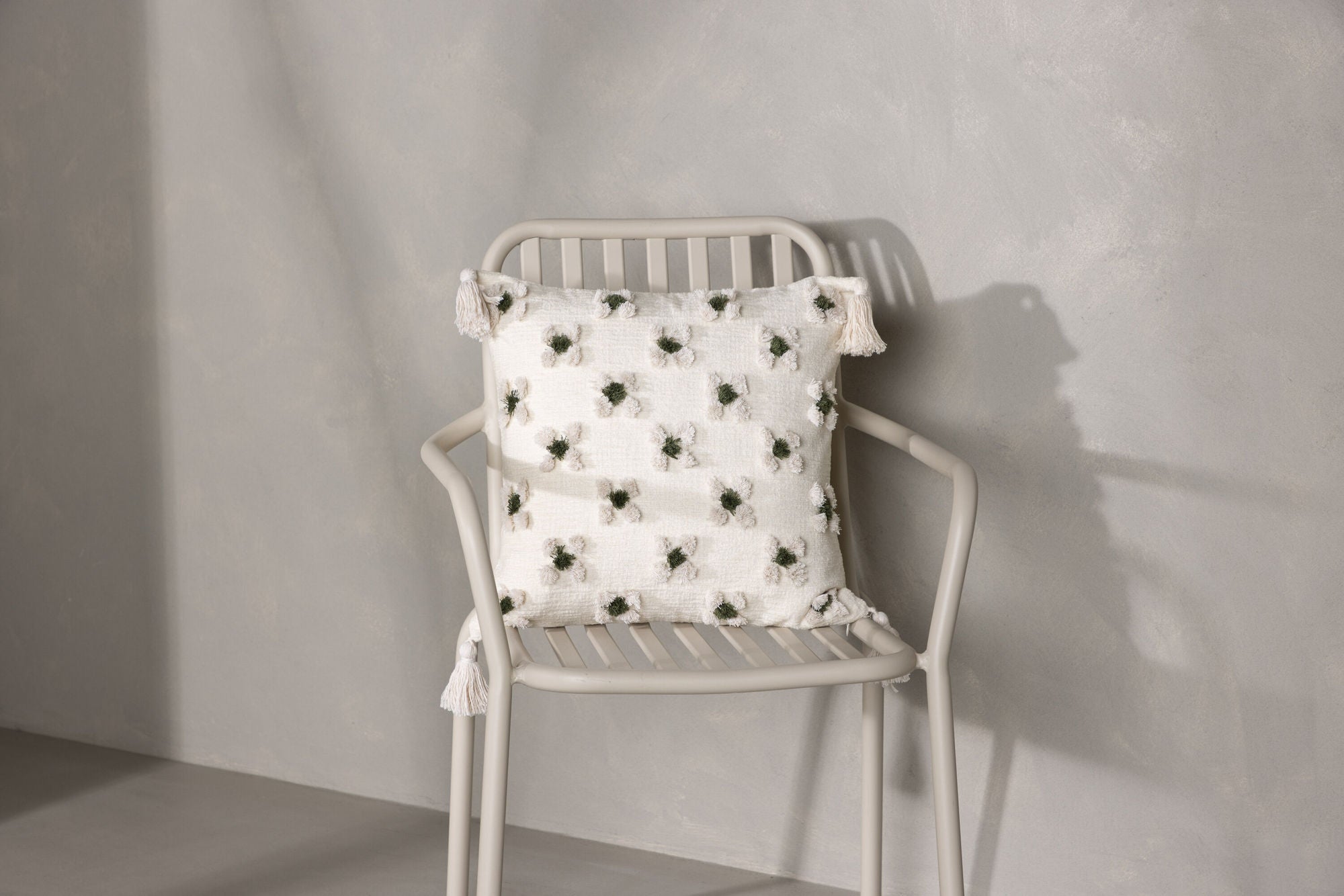 Venture Home Millie Cushion Cover Polychenille - White / 45x45