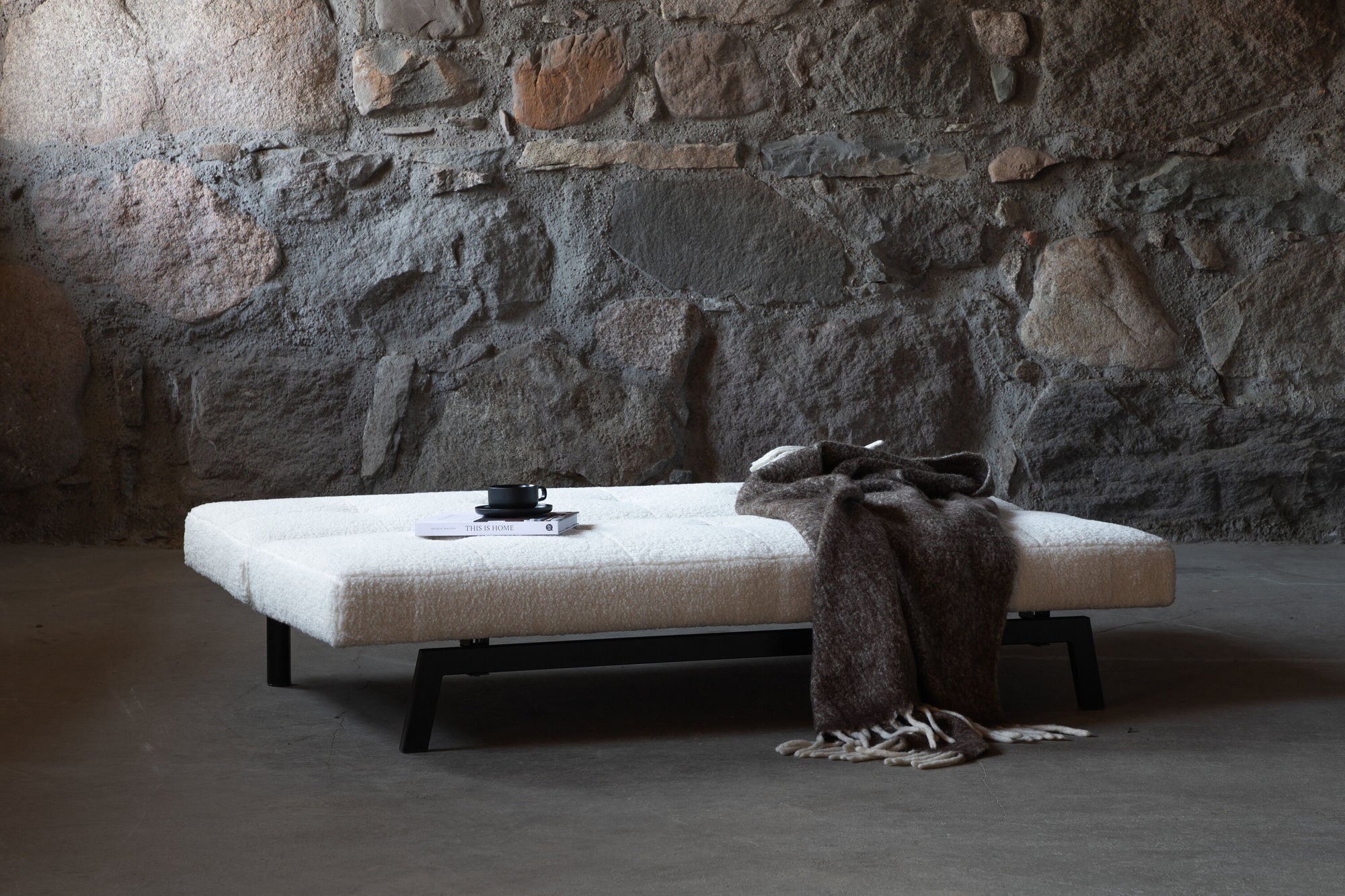 Venture Home Bodil Sofabed - Black / white Teddy