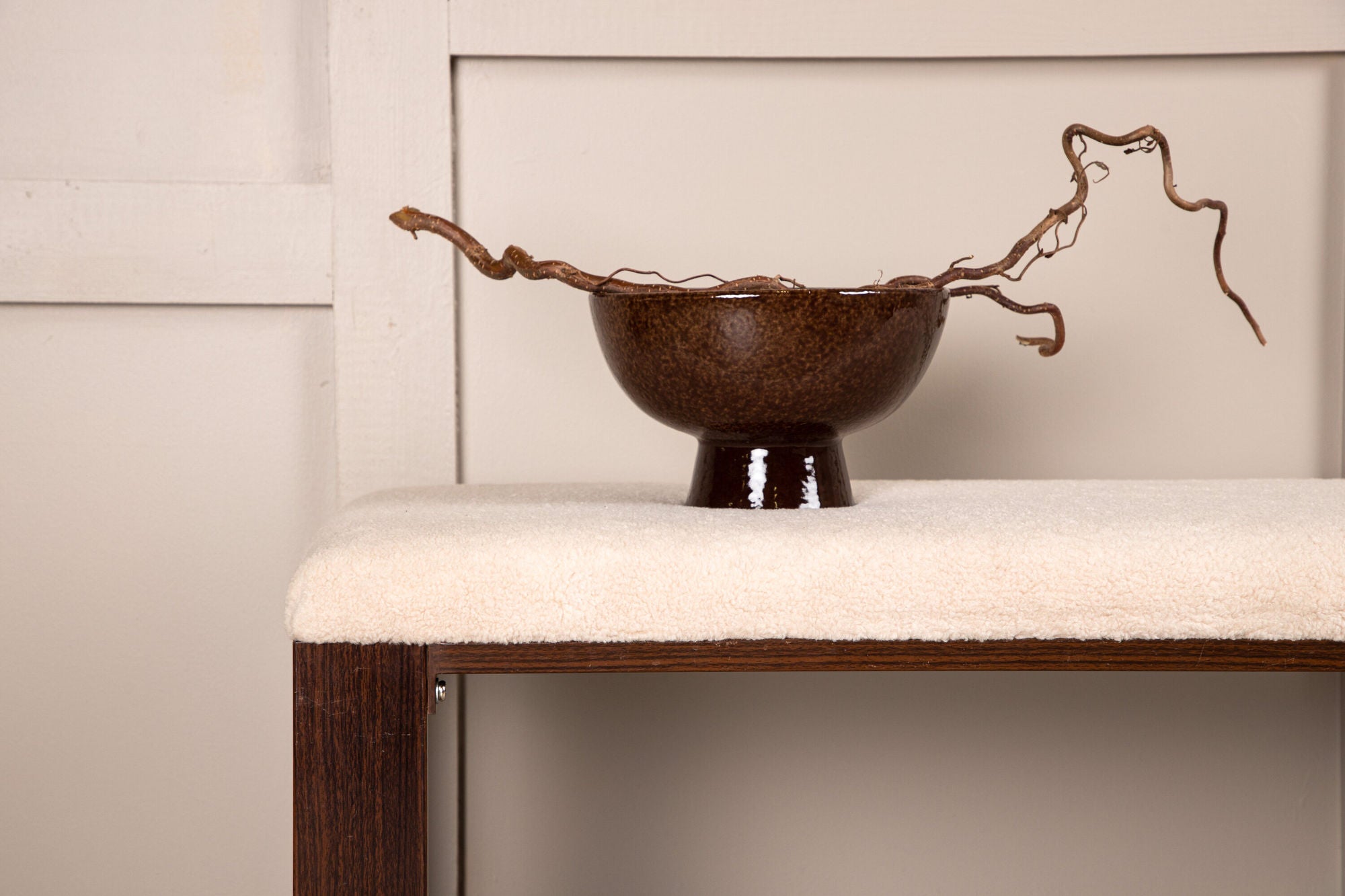 Venture Home Chester bænk - Dark walnut wood look / Offwhite Fleece