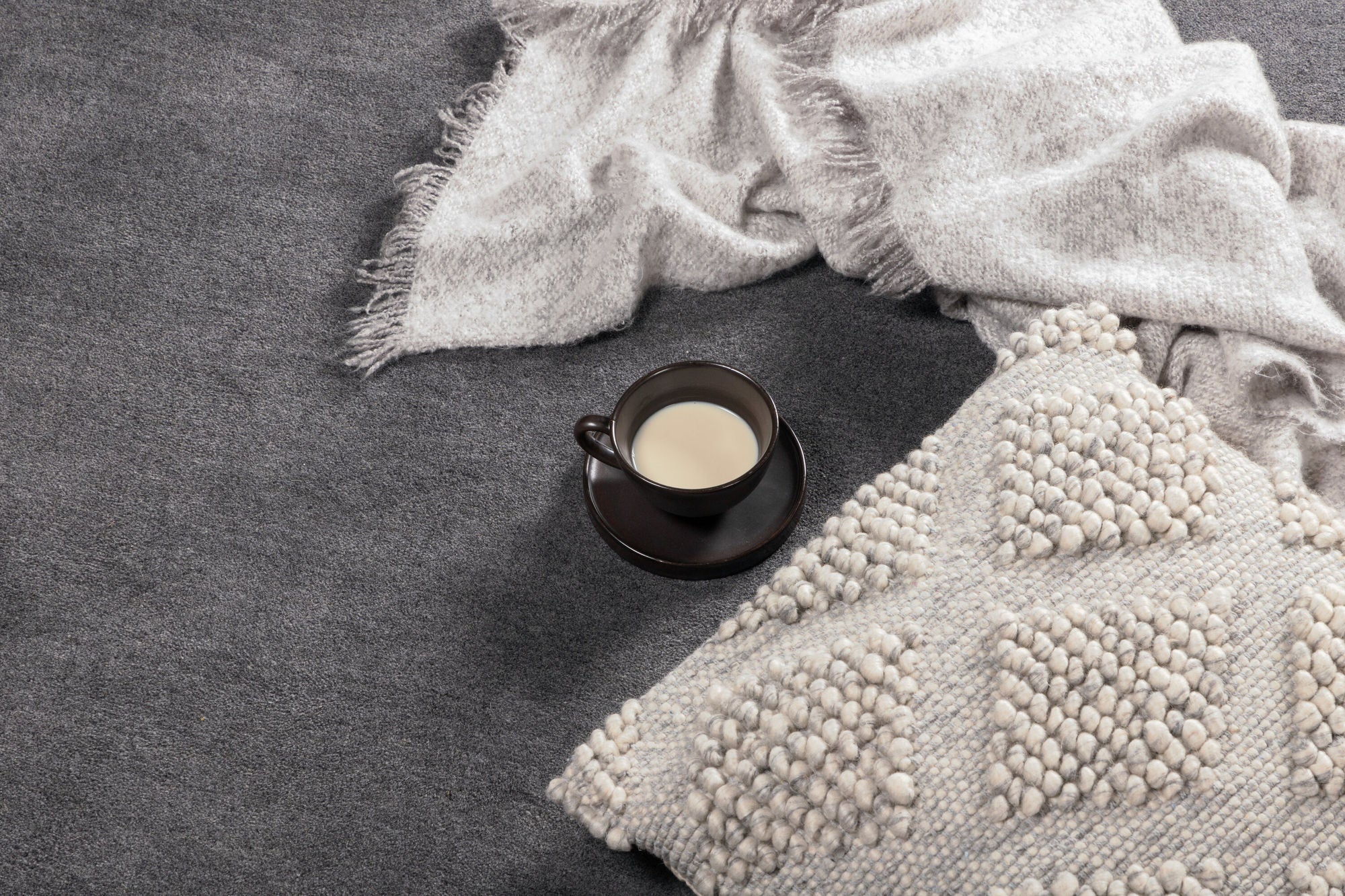 Venture Home Ulla - Wool / Polyester Carpet - Dark Grey - ø200