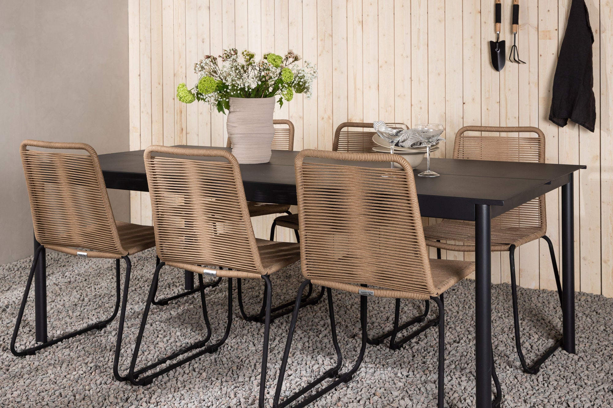 Venture Home Modena - spisebord- Black - Aluminium - 200*100cm _1+ Lindos Stacking stol - Black Alu / Latte Rope _6