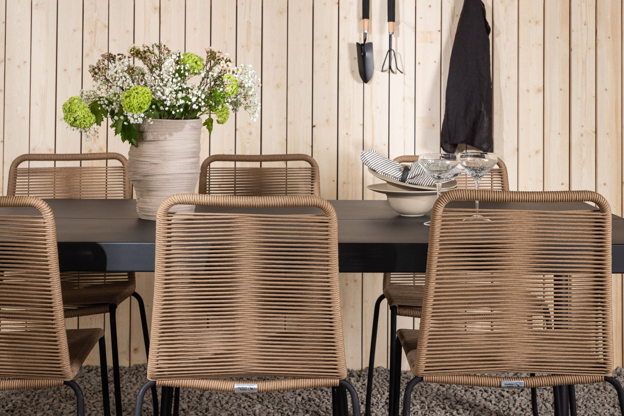 Venture Home Modena - spisebord- Black - Aluminium - 200*100cm _1+ Lindos Stacking stol - Black Alu / Latte Rope _6