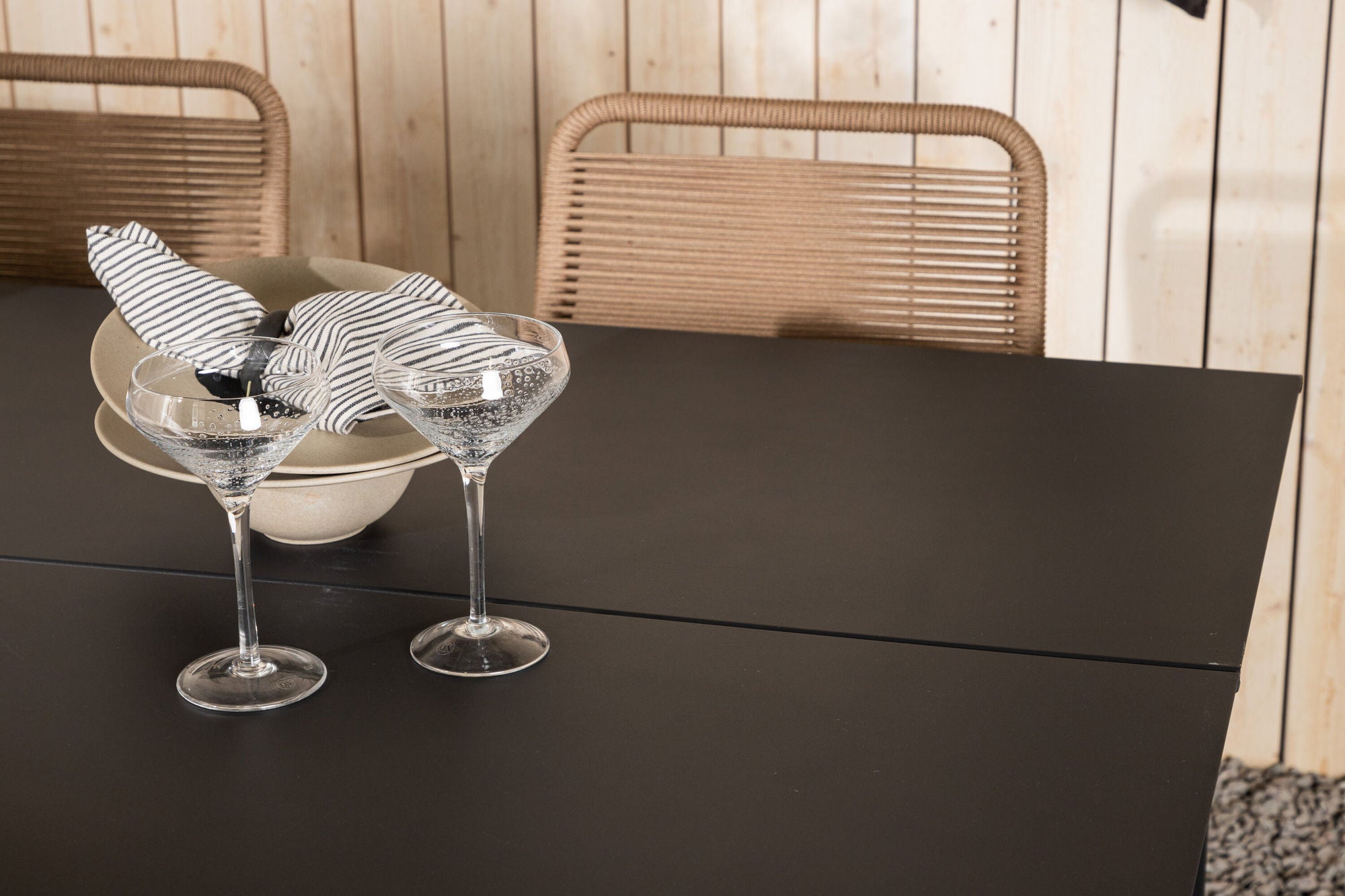 Venture Home Modena - spisebord- Black - Aluminium - 200*100cm _1+ Lindos Stacking stol - Black Alu / Latte Rope _6