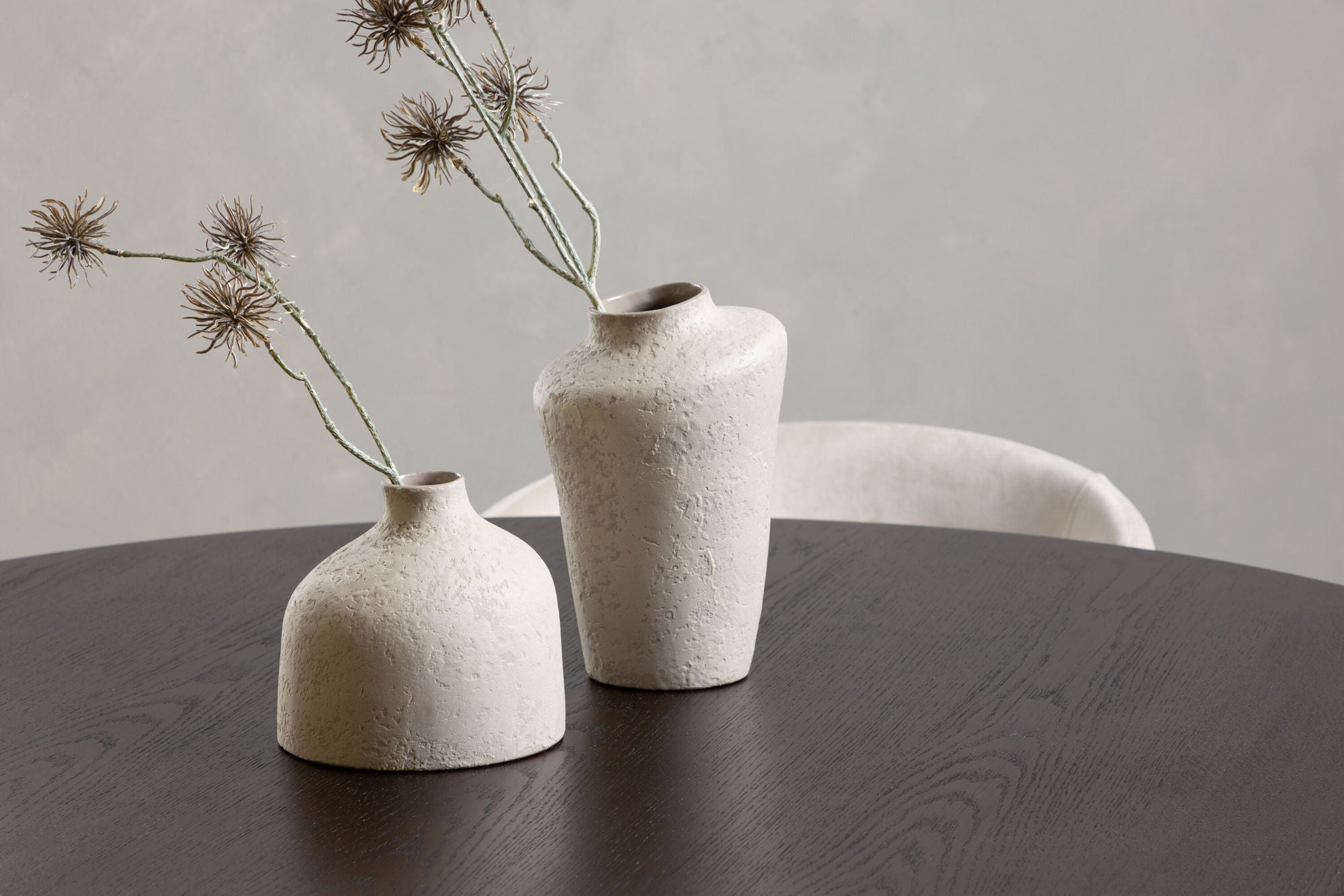 Venture Home Stone round spisebord - Black / Mocca Veneer +Berit stol - Black / Beige Velvet _4