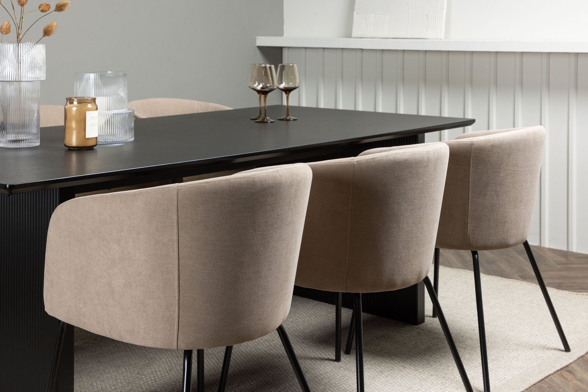 Venture Home Vail spisebord - Black / Smoked Black MDF +Berit stol - Black / Beige Fabric (Polyester linen ) _6