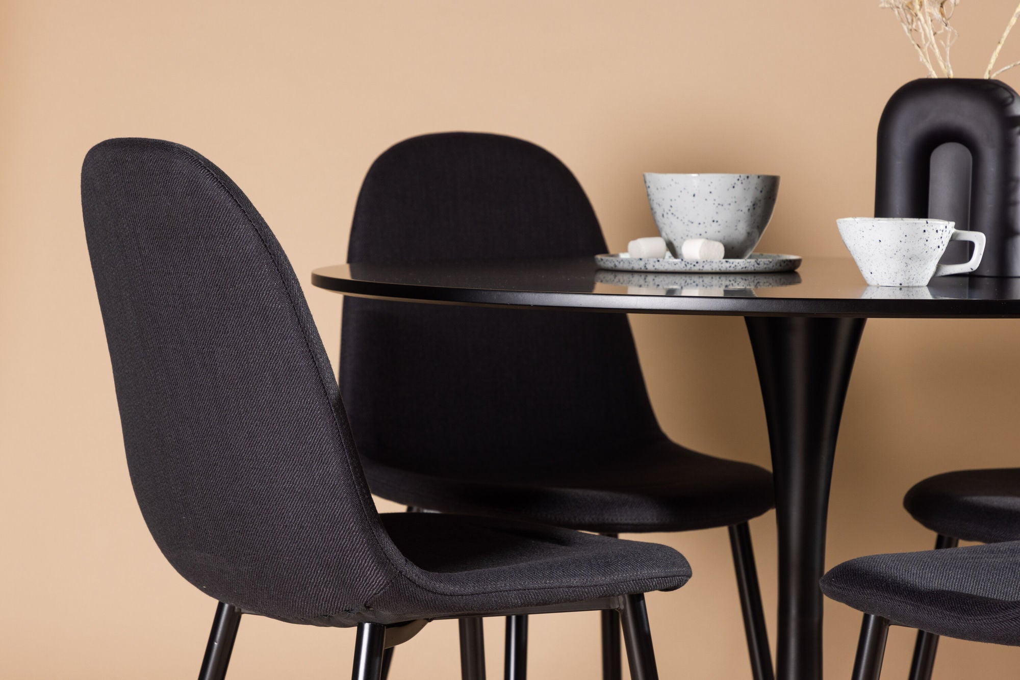Venture Home Glade spisebord - Black / Black MDF +Polar Spisebordsstol - Black Legs - Black Fabric _4