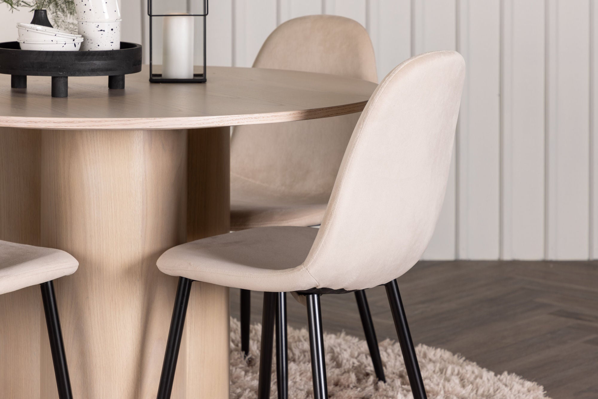 Venture Home OliviaDiningbord-WhiteWashVeneer+PolarDiningstol-Blacklegs/BeigeVelvet_4