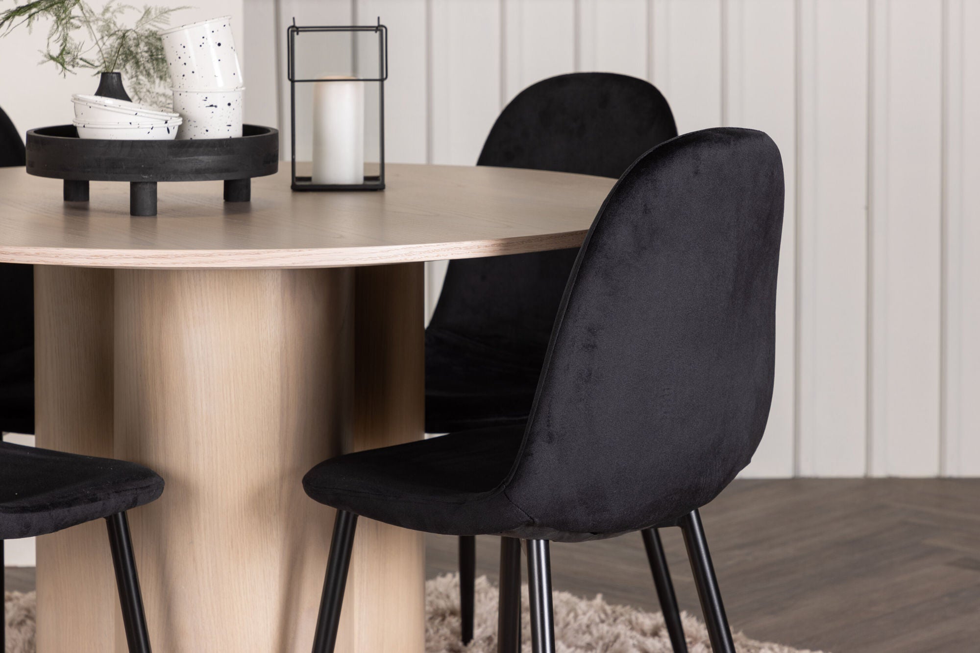 Venture Home OliviaDiningbord-WhiteWashVeneer+PolarDiningstol-Blacklegs/BlackVelvet_4