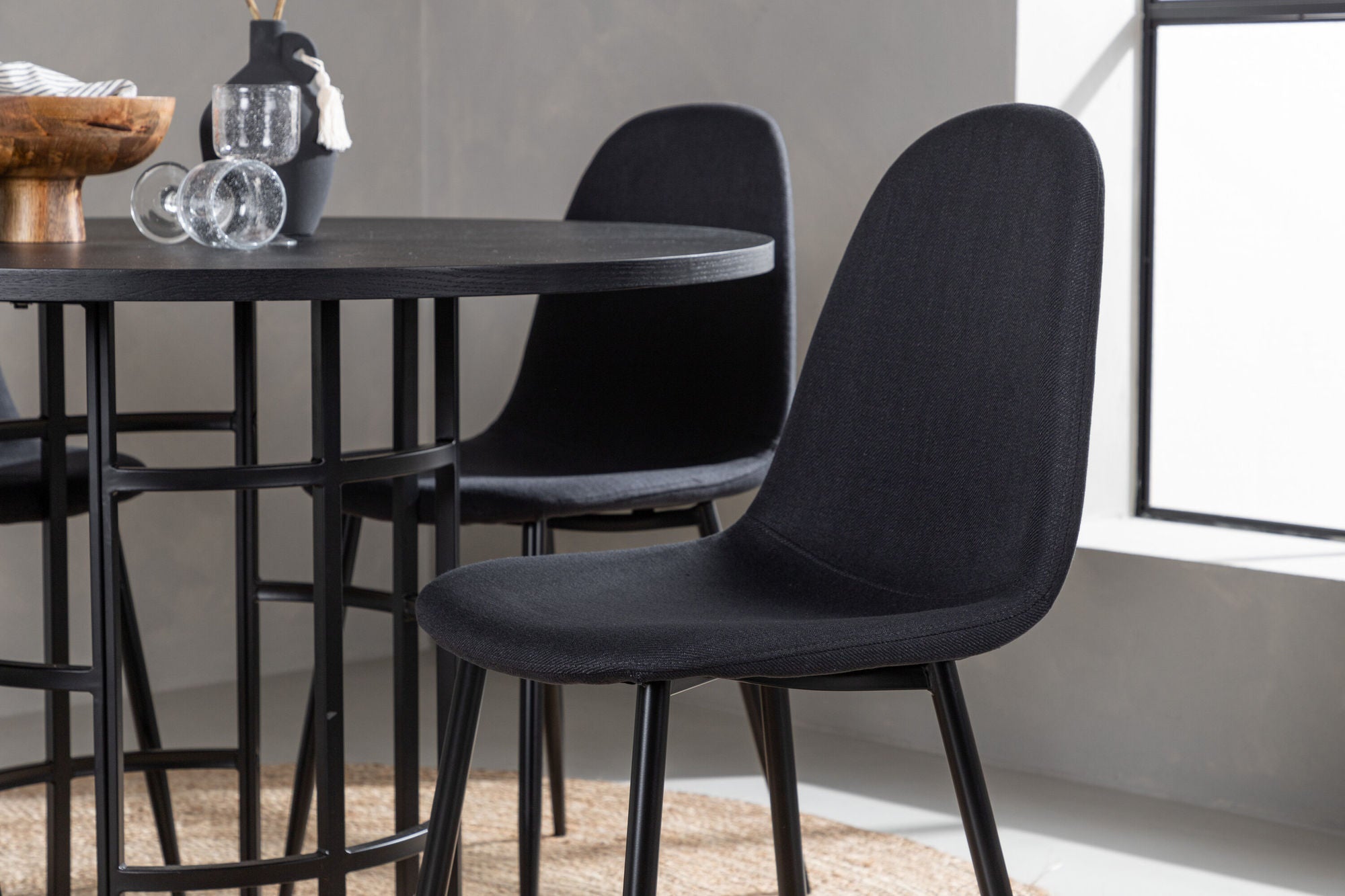 Venture Home Copenhagen spisebord - Black / Black Veneer +Polar Spisebordsstol - Black Legs - Black Fabric _4