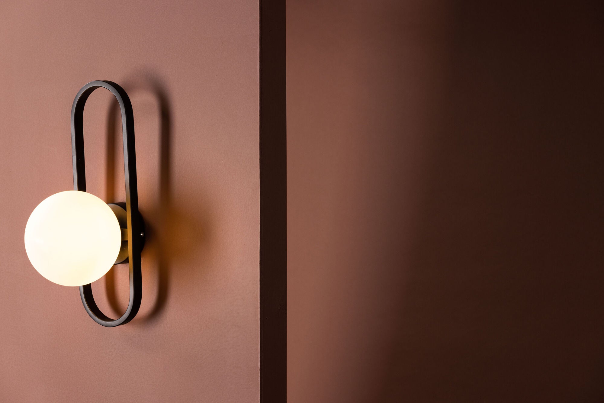 Venture Home Alpes Wall lampe - Black / White glass