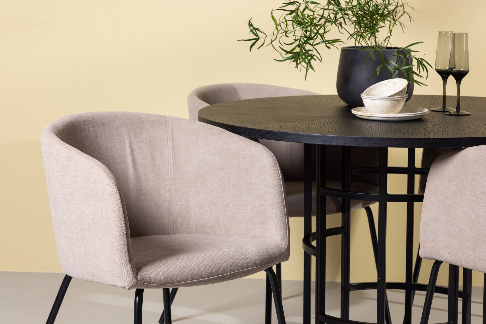 Venture Home Copenhagen spisebord - Black / Black Veneer +Berit stol - Black / Beige Fabric (Polyester linen ) _4