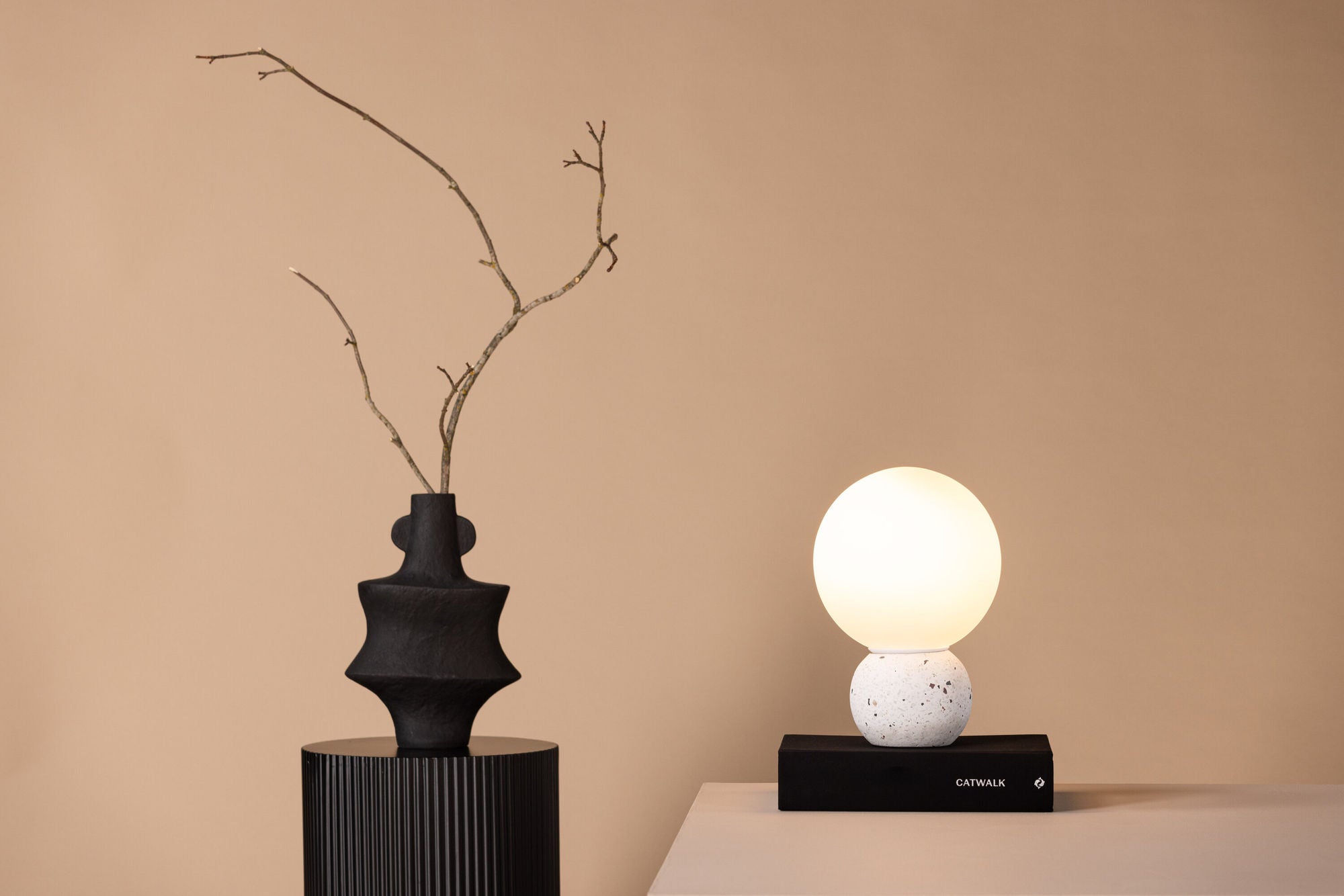 Venture Home Metz bord lampe - White / White glass