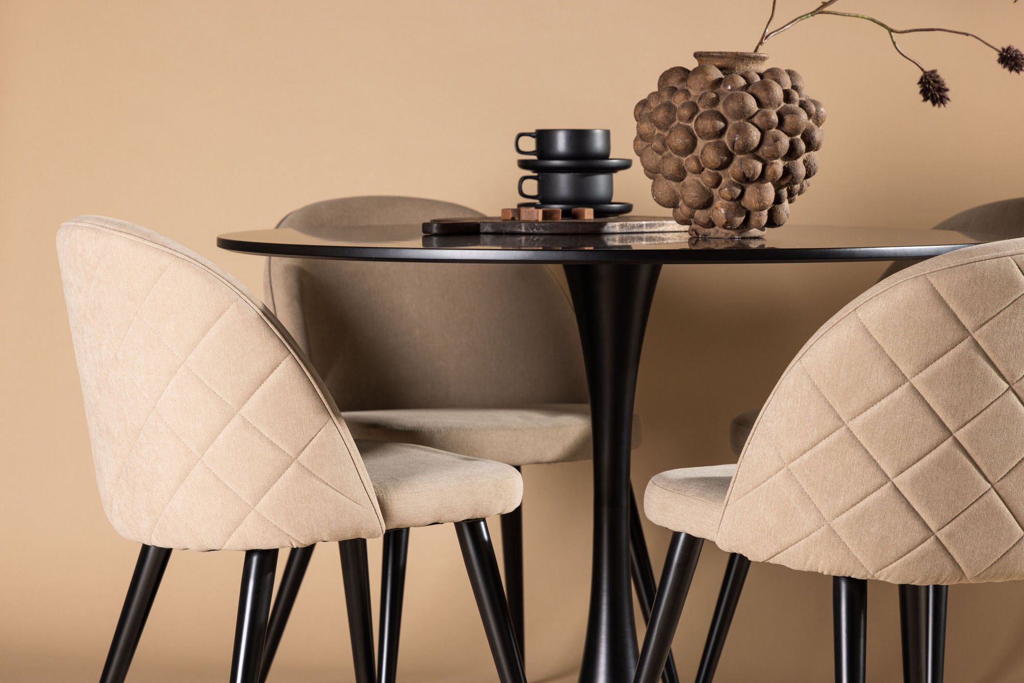 Venture Home Glade spisebord - Black / Black MDF +Velvet Stitches stol - Black / Beige Fabric (Polyester linen ) _4