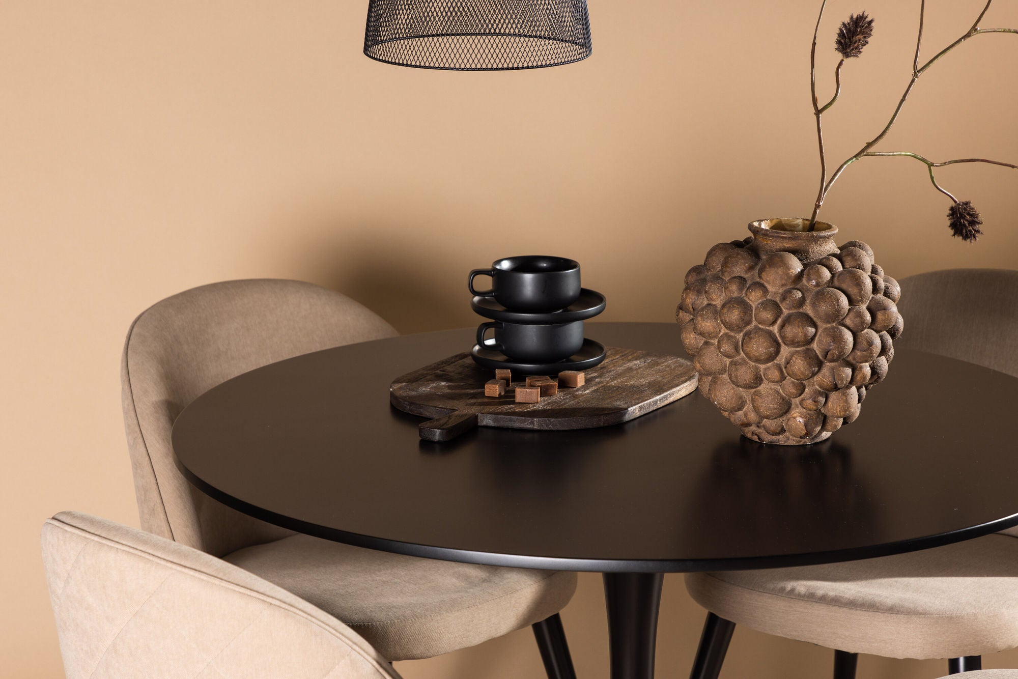 Venture Home Glade spisebord - Black / Black MDF +Velvet Stitches stol - Black / Beige Fabric (Polyester linen ) _4