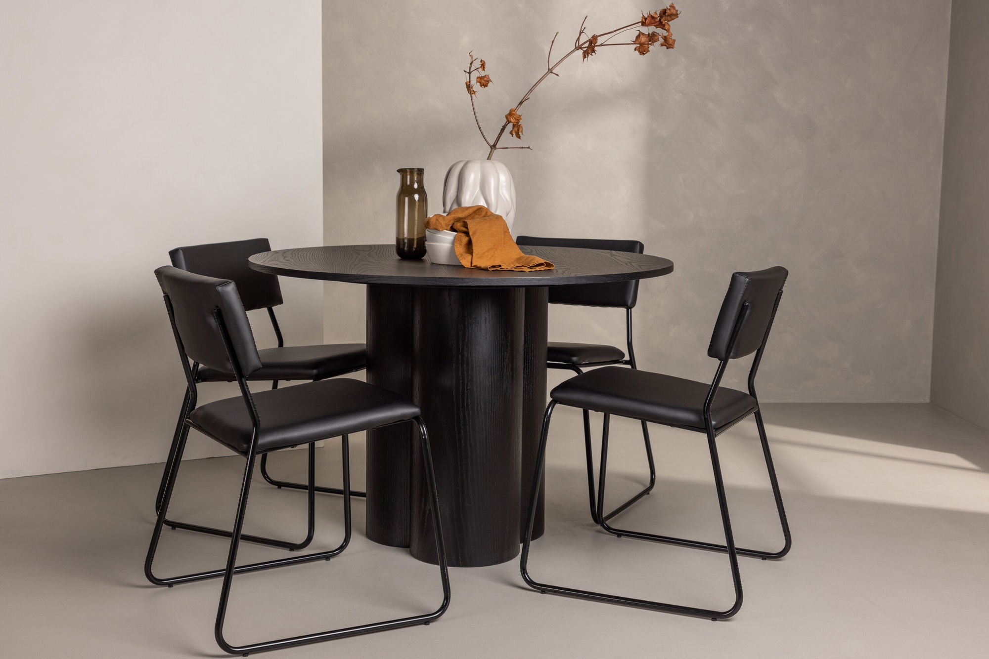 Venture Home OliviaDiningbord-Black/BlackVeneer+Kenthstol-Black/BlackPU_4