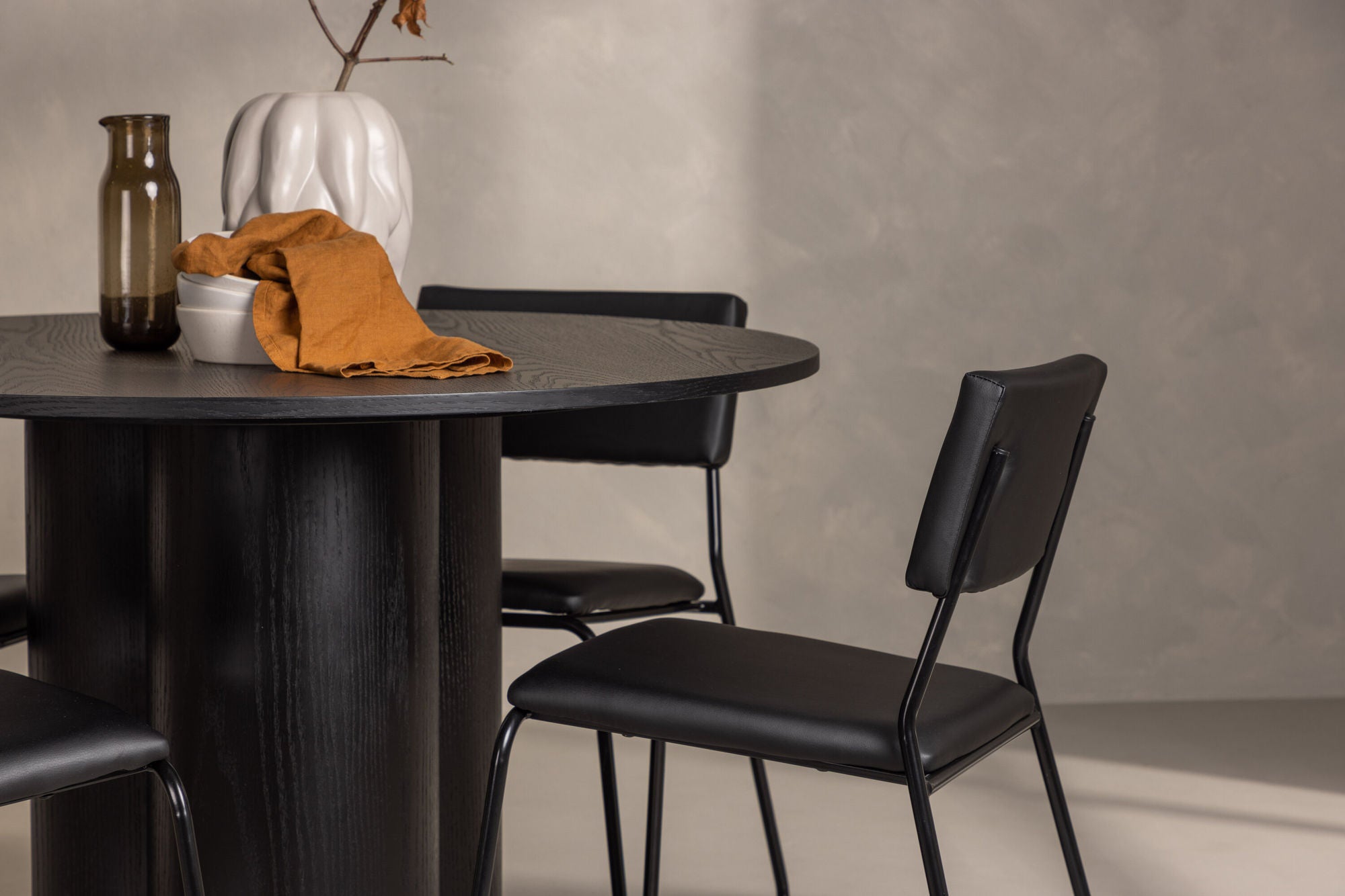Venture Home OliviaDiningbord-Black/BlackVeneer+Kenthstol-Black/BlackPU_4