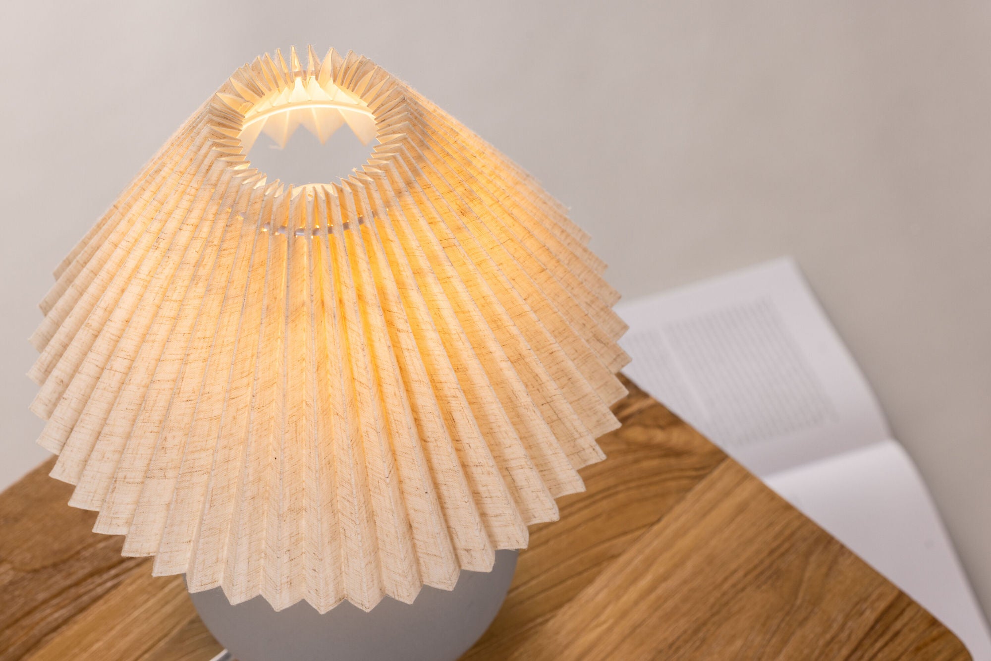 Vind Älvsborg bord lampe - Concrete / Brown Fabric
