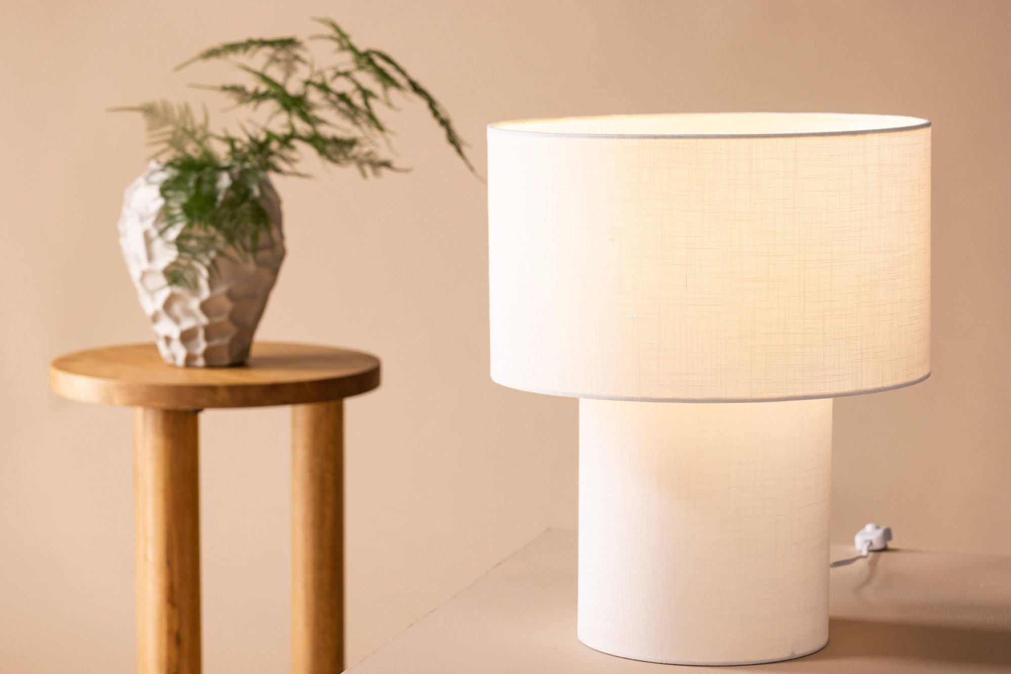 Venture Home Globia bord lampe - White