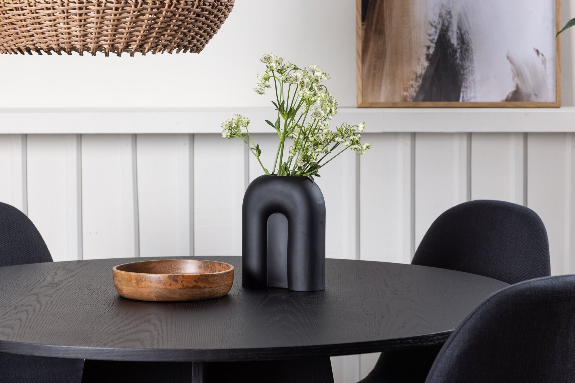 Venture Home Bootcut rund spisebord - Black / Black Fanéer +Polar Spisebordsstol - Black Legs - Black Fabric _4