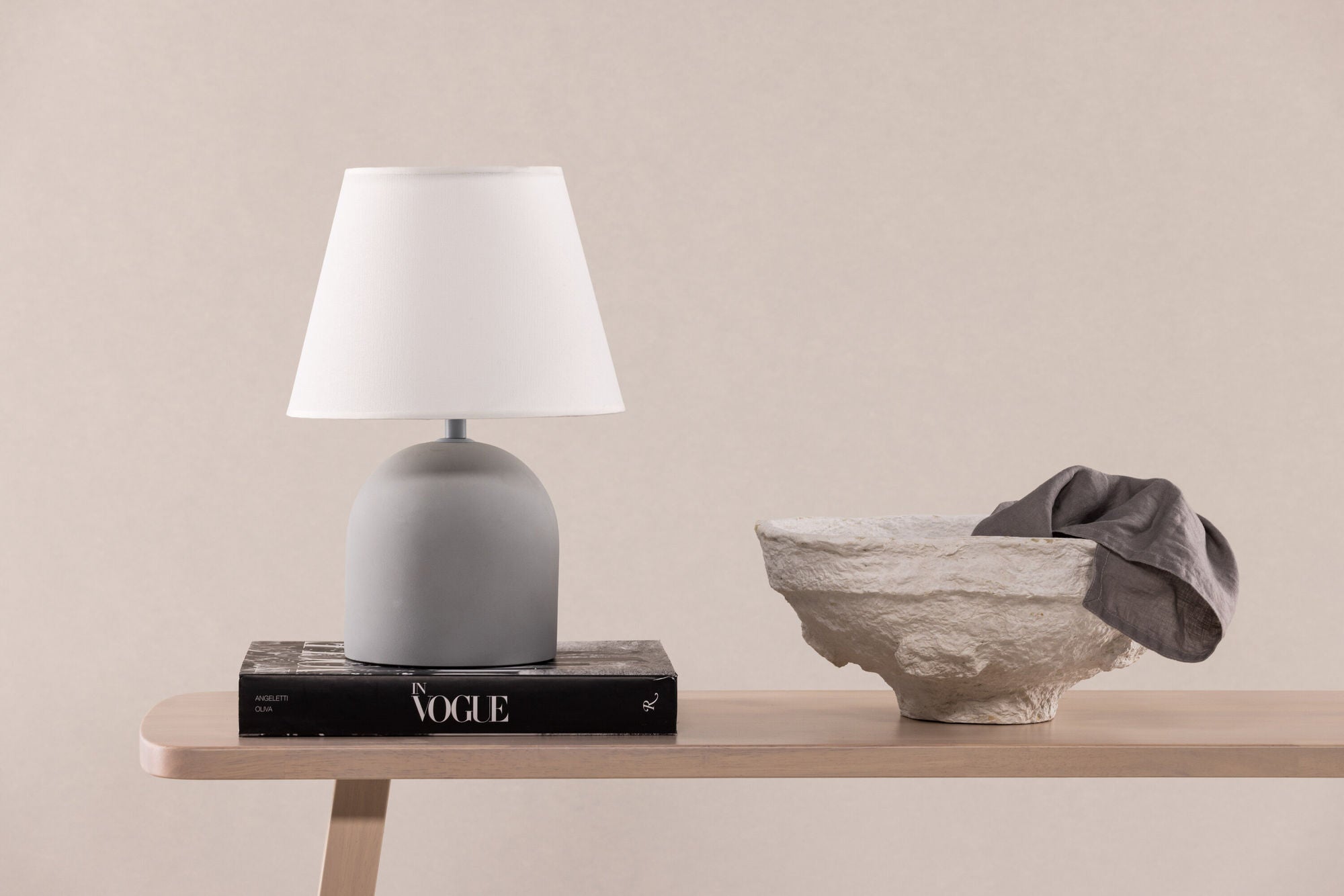 Vind Styrsö bord lampe - Concrete / Linen