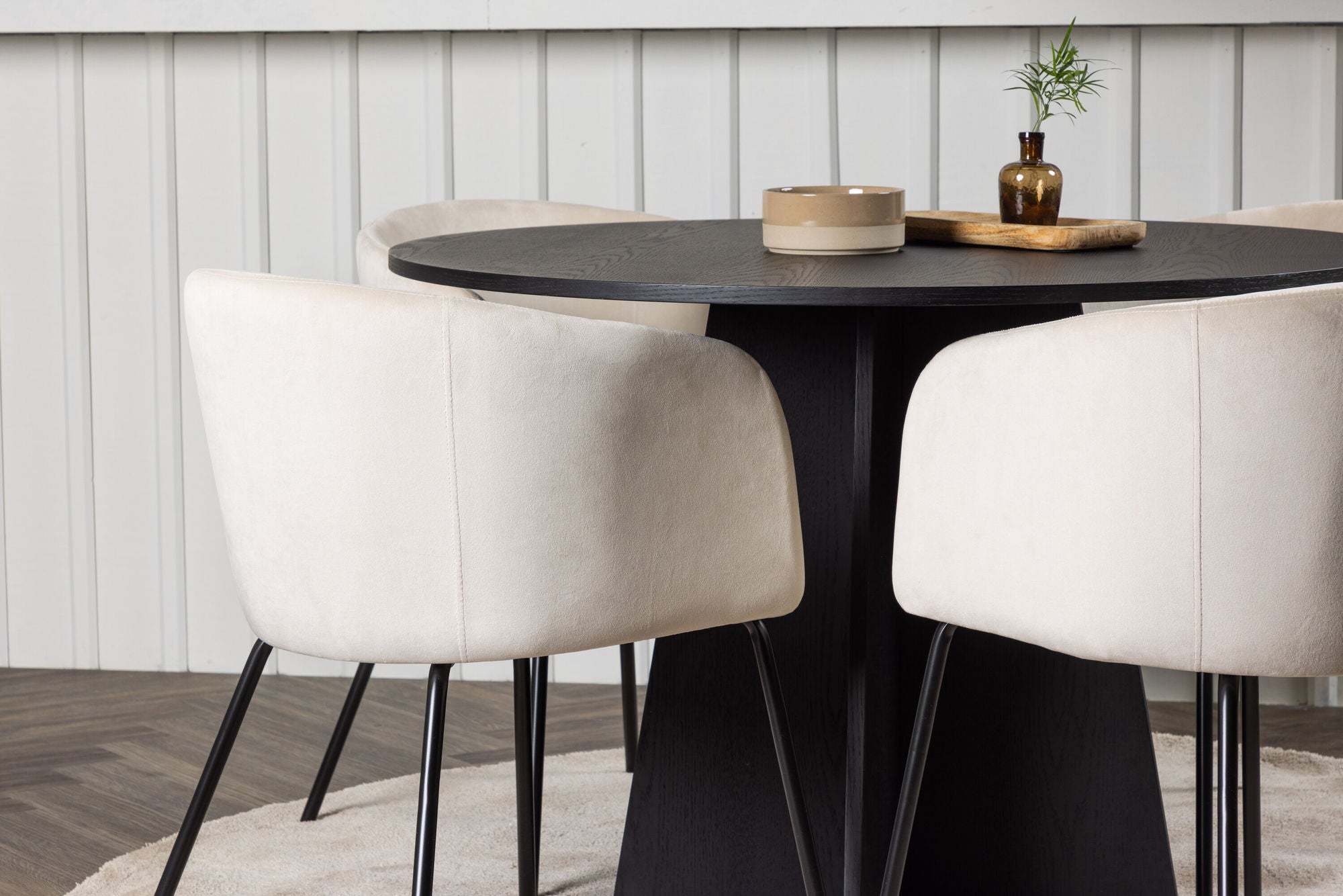 Venture Home Bootcut rund spisebord - Black / Black Fanéer +Berit stol - Black / Beige Velvet _4