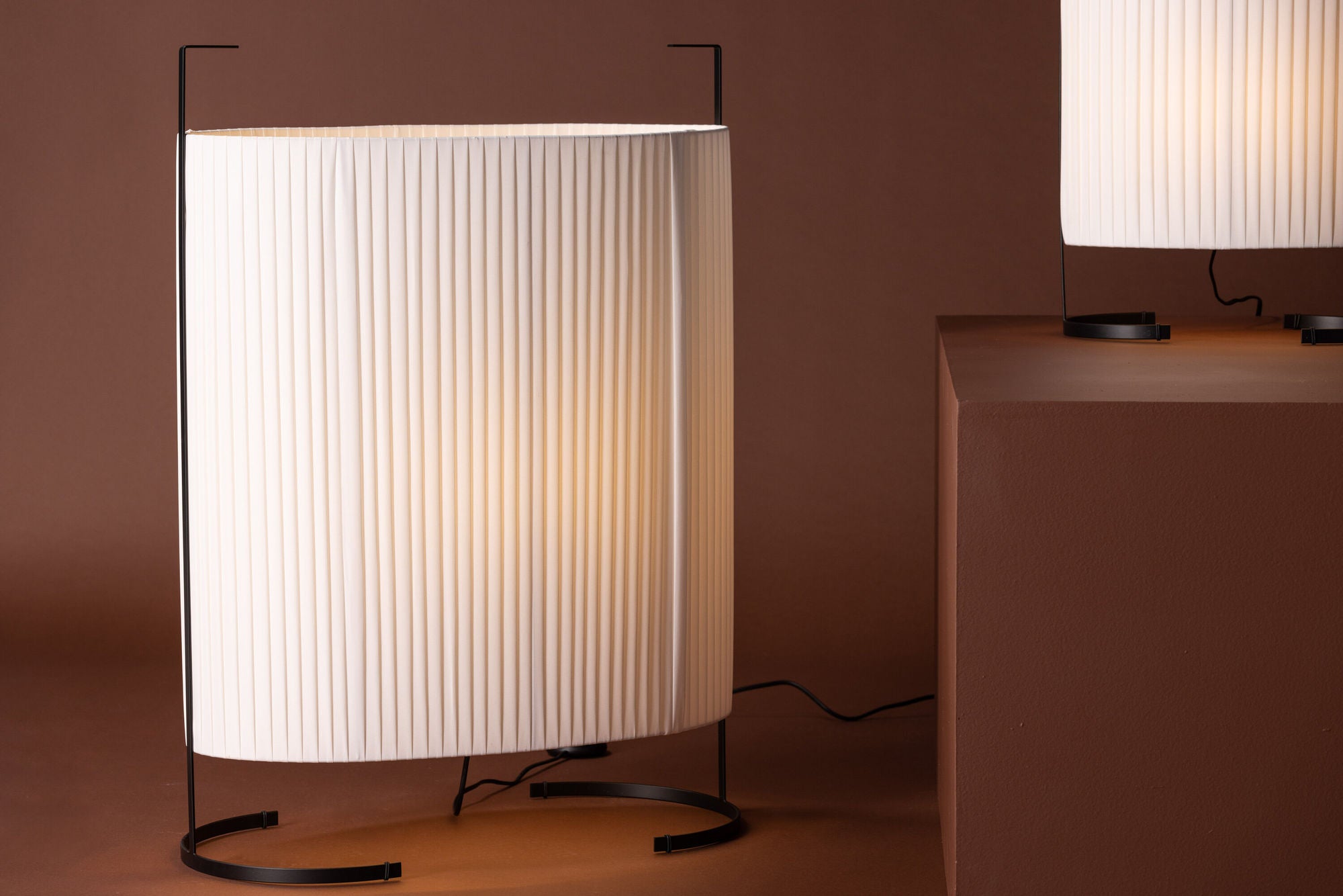 Venture Home Rennes - Large Floor lampe - Black / White fabric