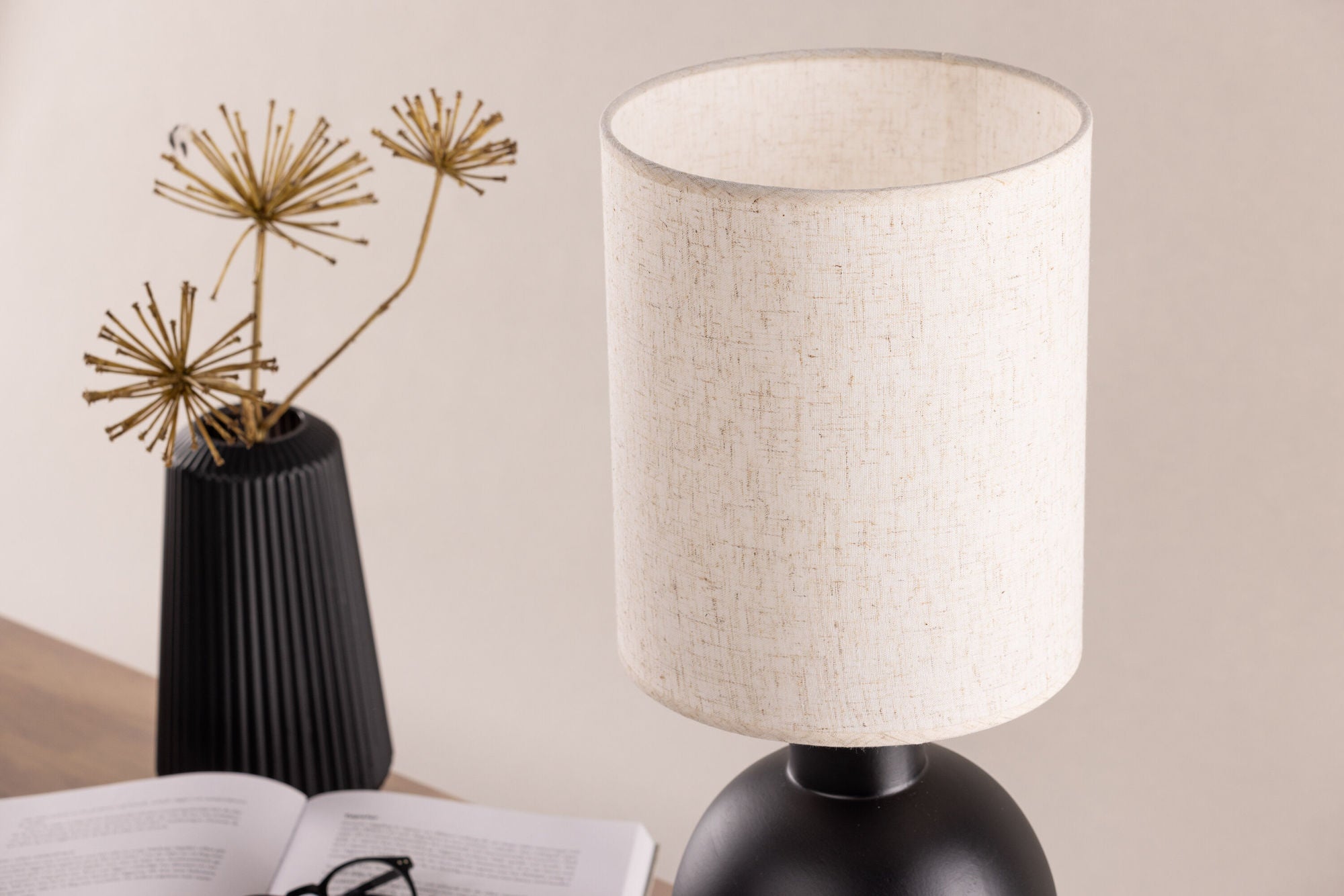 Vind Mysterna bord lampe - Black / Fabric Beige