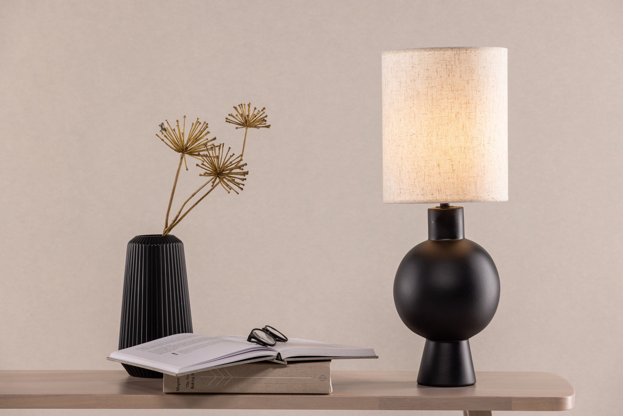 Vind Mysterna bord lampe - Black / Fabric Beige