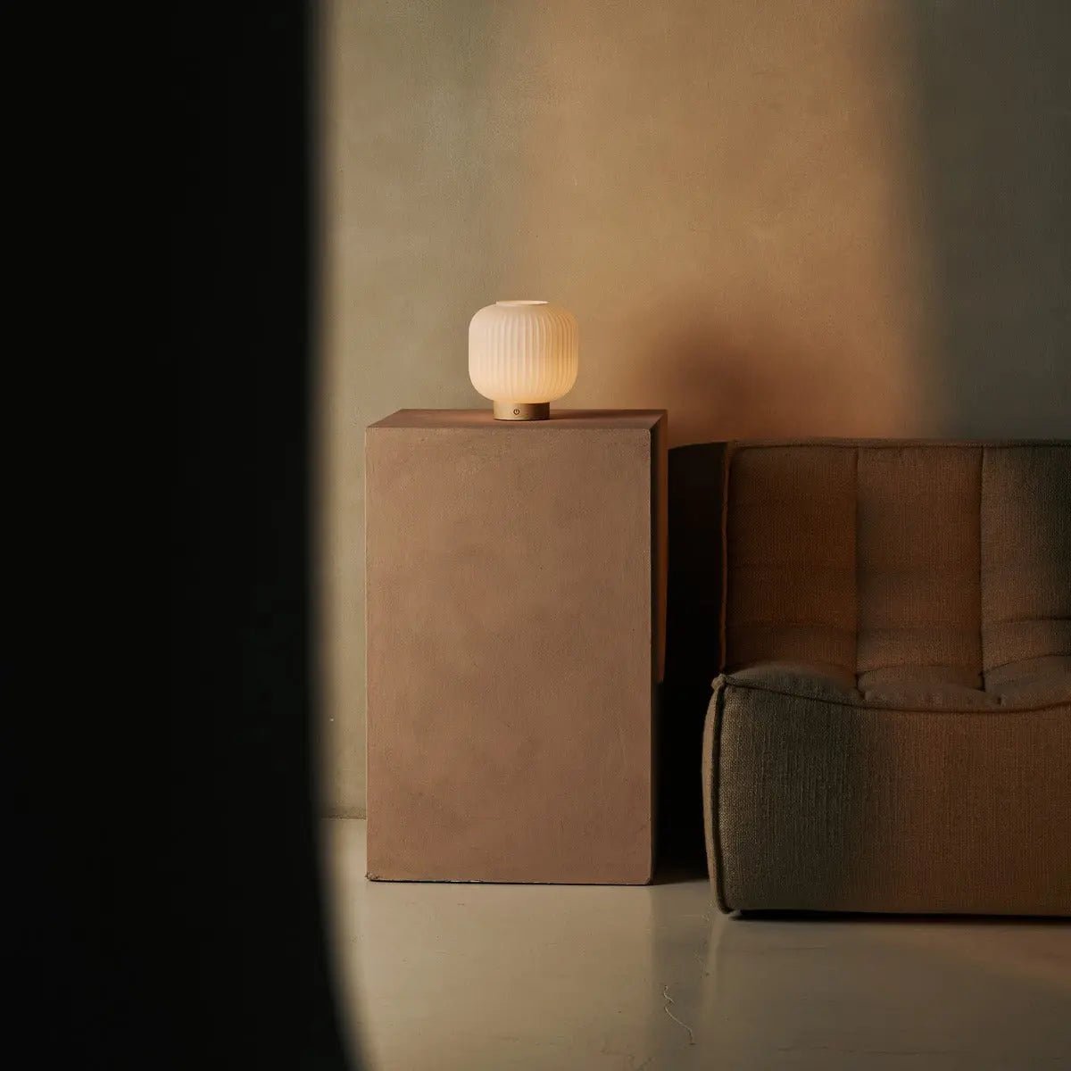 Lyla lysebrun unik genopladelig bordlampe