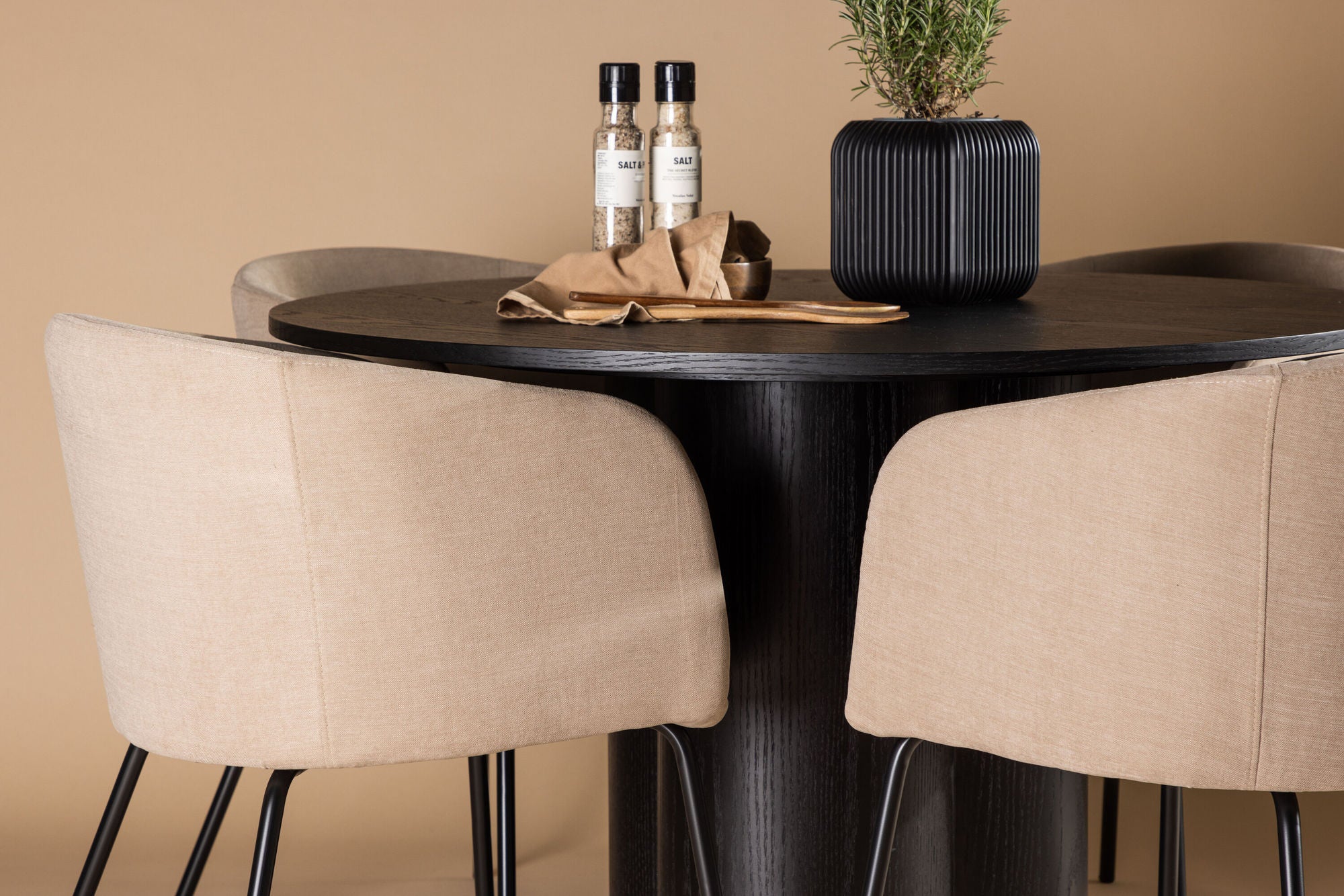 Venture Home OliviaDiningbord-Black/BlackVeneer+Beritstol-Black/BeigeFabric(Polyesterlinen)_4