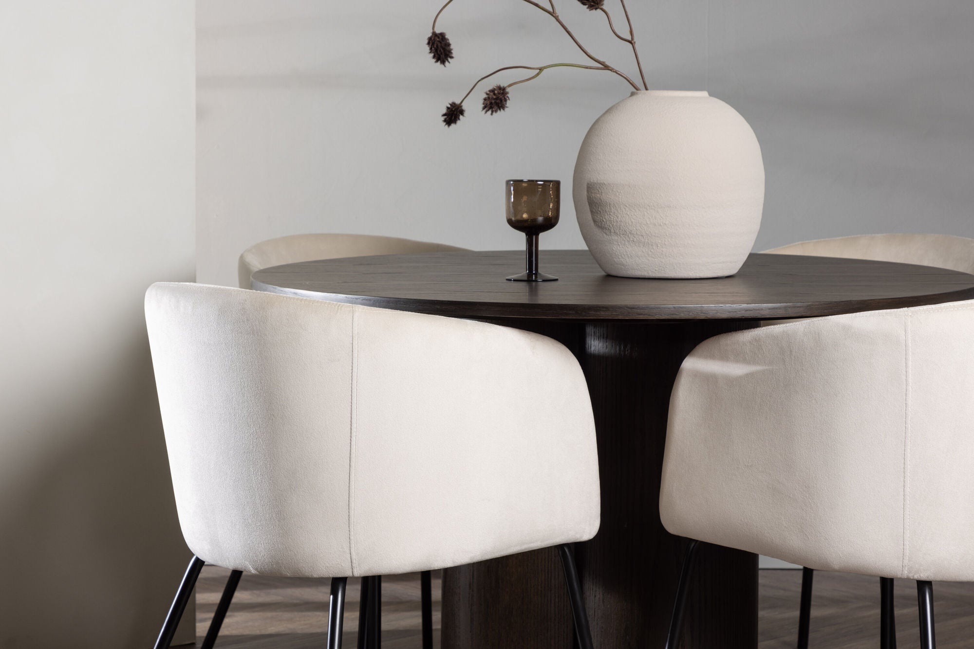 Venture Home OliviaDiningbord-Mocca/MoccaVeneer+Beritstol-Black/BeigeVelvet_4