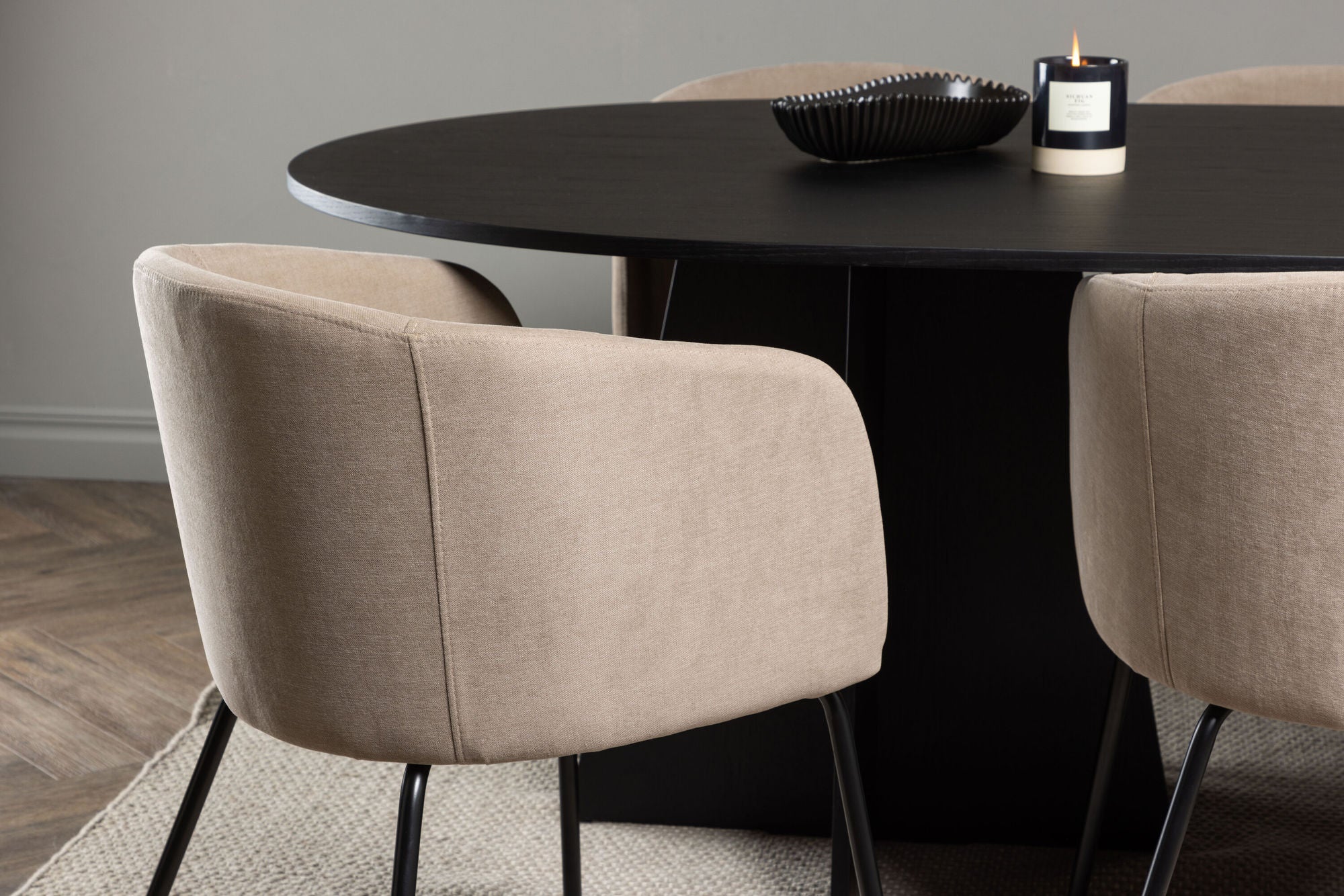 Venture Home Bootcut Oval spisebord - Black / Black Fanéer +Berit stol - Black / Beige Fabric (Polyester linen ) _6