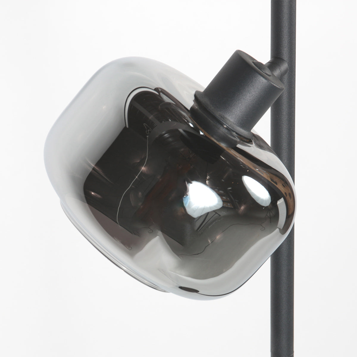 Sort gulvlampe Tenebris 4213ZW – Elegant belysning med luksuriøs udstråling
