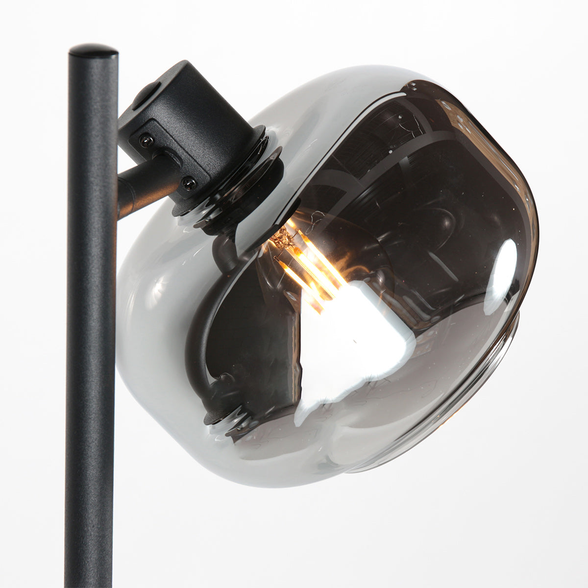 Sort gulvlampe Tenebris 4213ZW – Elegant belysning med luksuriøs udstråling