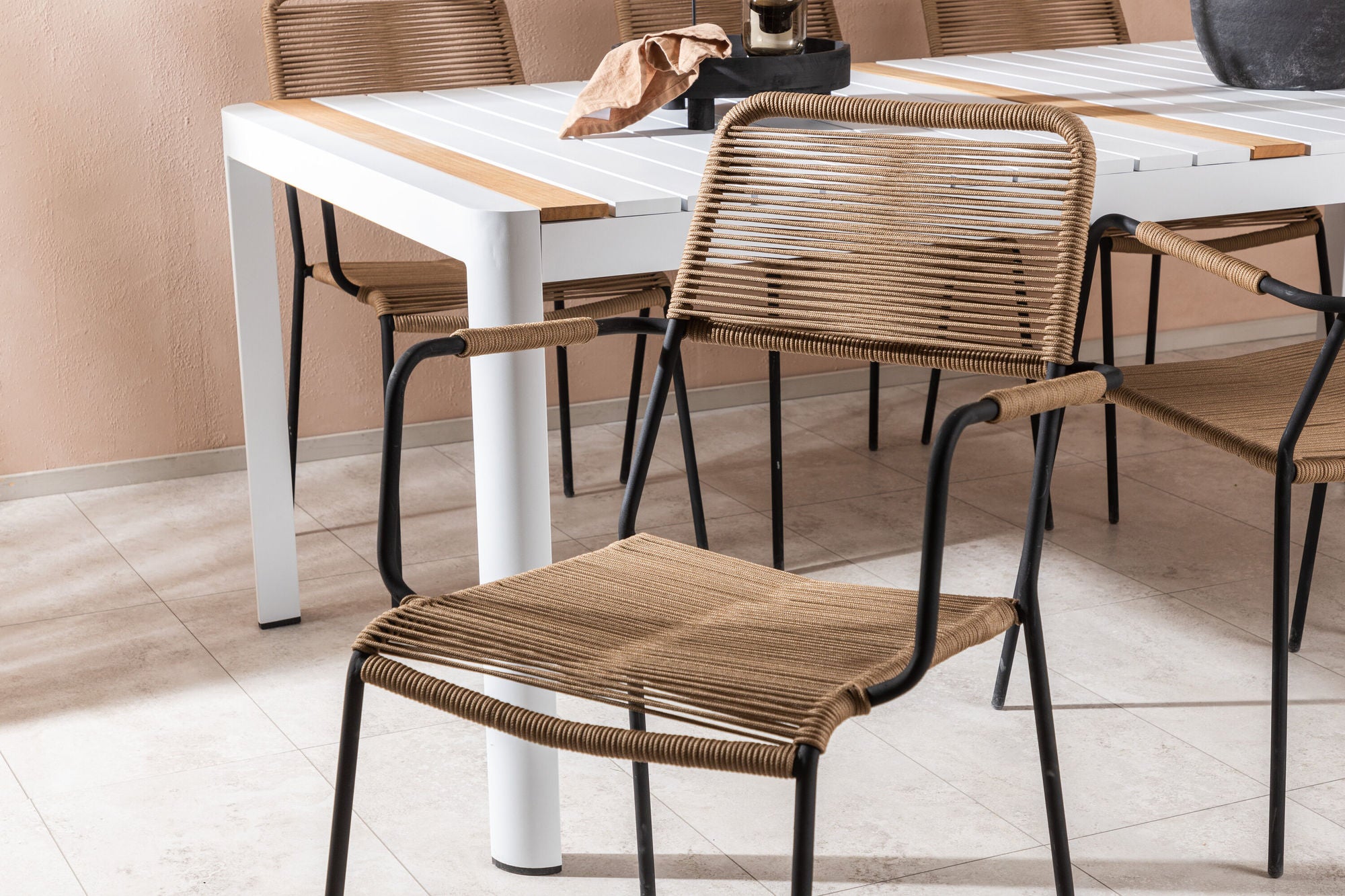 Venture Home Togo - spisebord- White / Teak - Allu / Teak - 200*100 _1+ Lindos - Armchair - Black Alu / Latte Rope _6
