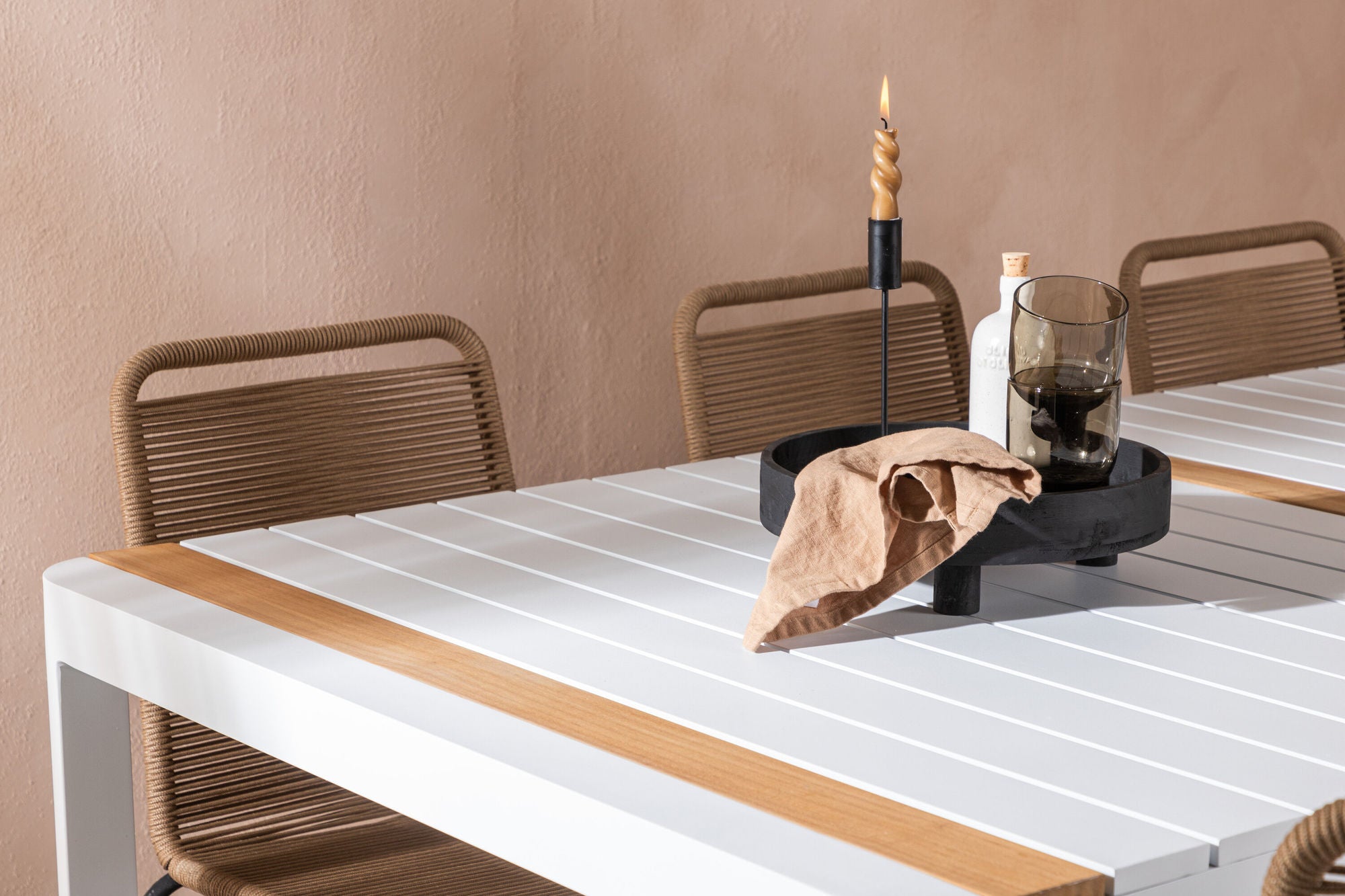 Venture Home Togo - spisebord- White / Teak - Allu / Teak - 200*100 _1+ Lindos Stacking stol - Black Alu / Latte Rope _6