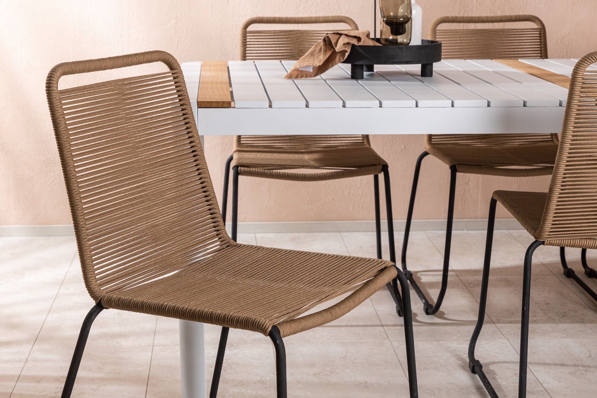 Venture Home Togo - spisebord- White / Teak - Allu / Teak - 200*100 _1+ Lindos Stacking stol - Black Alu / Latte Rope _6