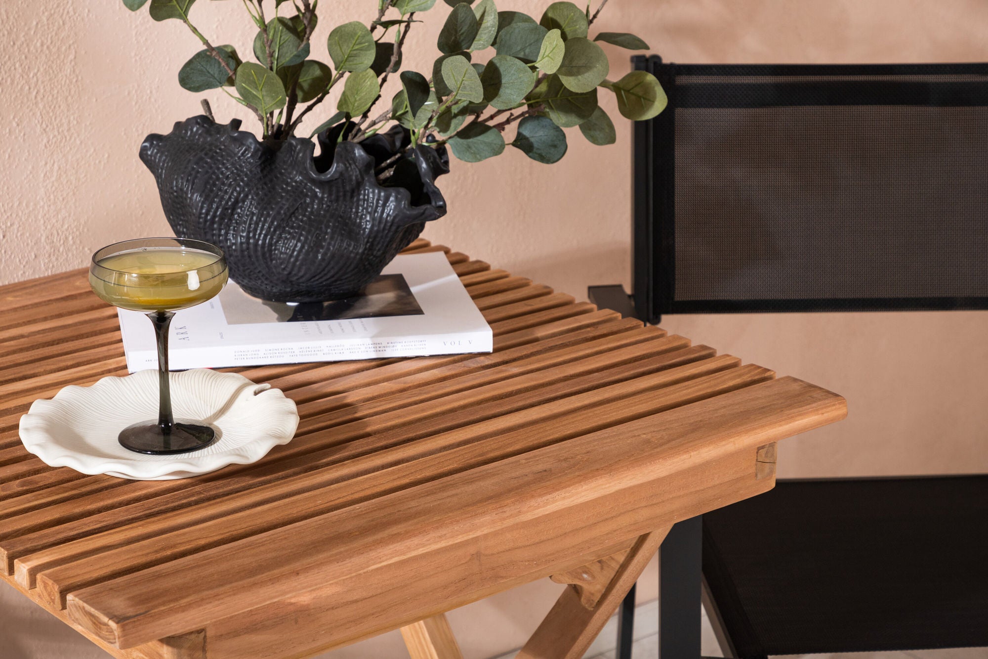 Venture Home Ghana - Folding bord- Natural - Teak - 70*70cm _1+ Copacabana Stacking stol - Black/Black _2