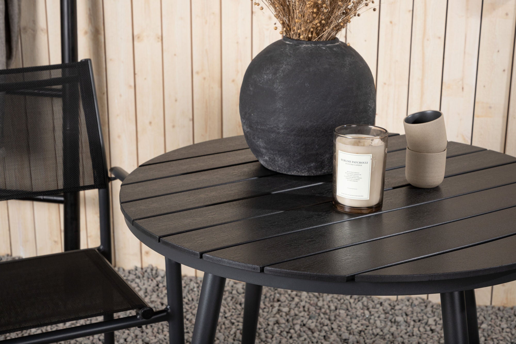 Venture Home Break - spisebord rund- Black / Black - Alu / Aintwood - 90ø _1+ Santorini Arm stol (Stackable) - Black alu / Black Textilene _2