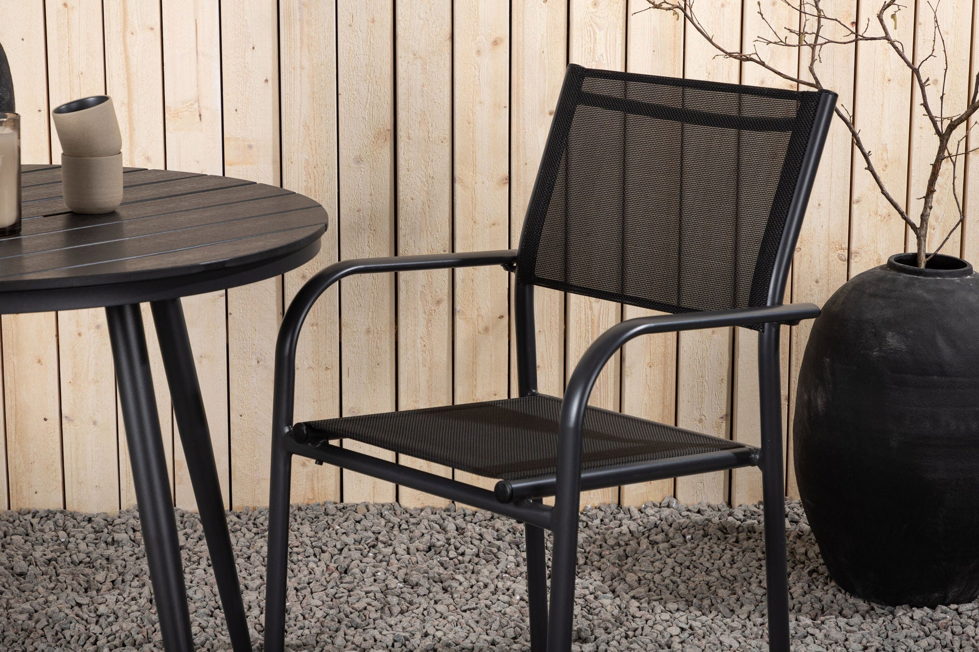 Venture Home Break - spisebord rund- Black / Black - Alu / Aintwood - 90ø _1+ Santorini Arm stol (Stackable) - Black alu / Black Textilene _2
