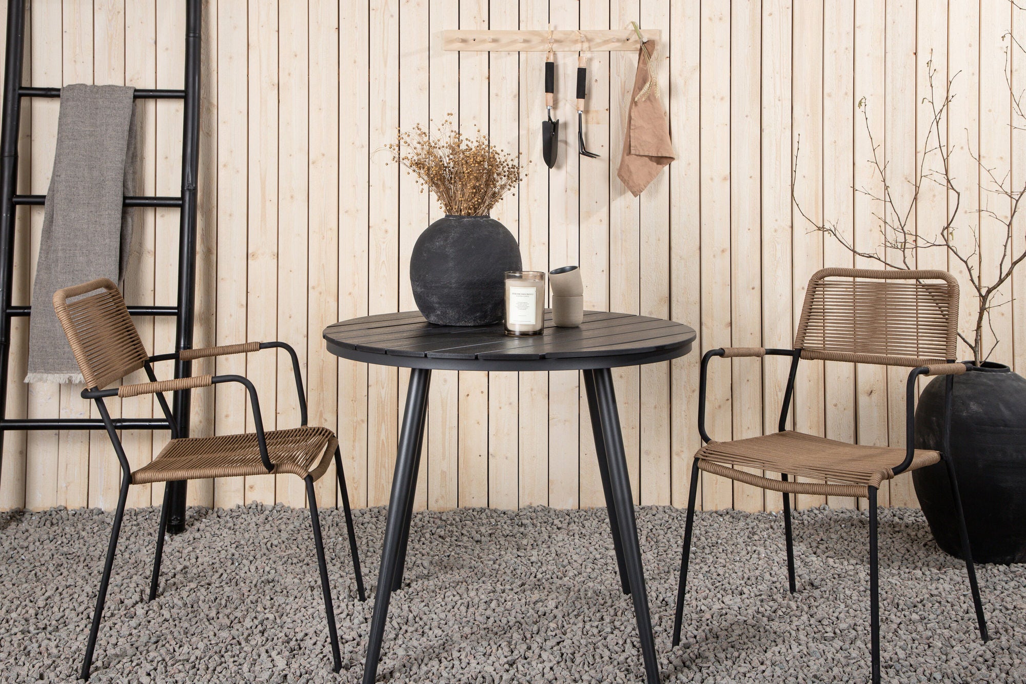 Venture Home Break - spisebord rund- Black / Black - Alu / Aintwood - 90ø _1+ Lindos - Armchair - Black Alu / Latte Rope _2