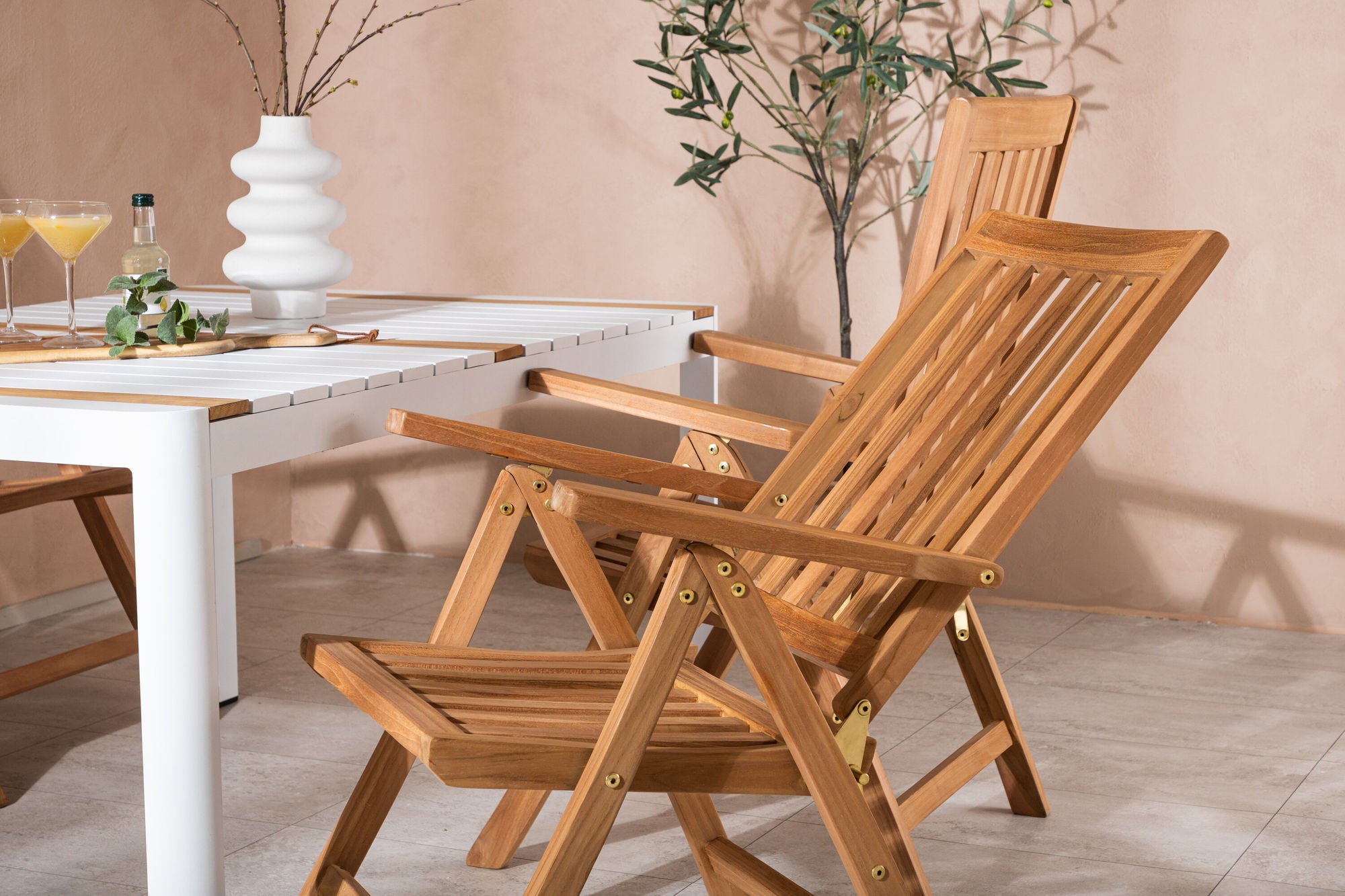 Venture Home Togo - spisebord- White / Teak - Allu / Teak - 150*100 _1+ Kenya 5-position Folding stol - Teak _4