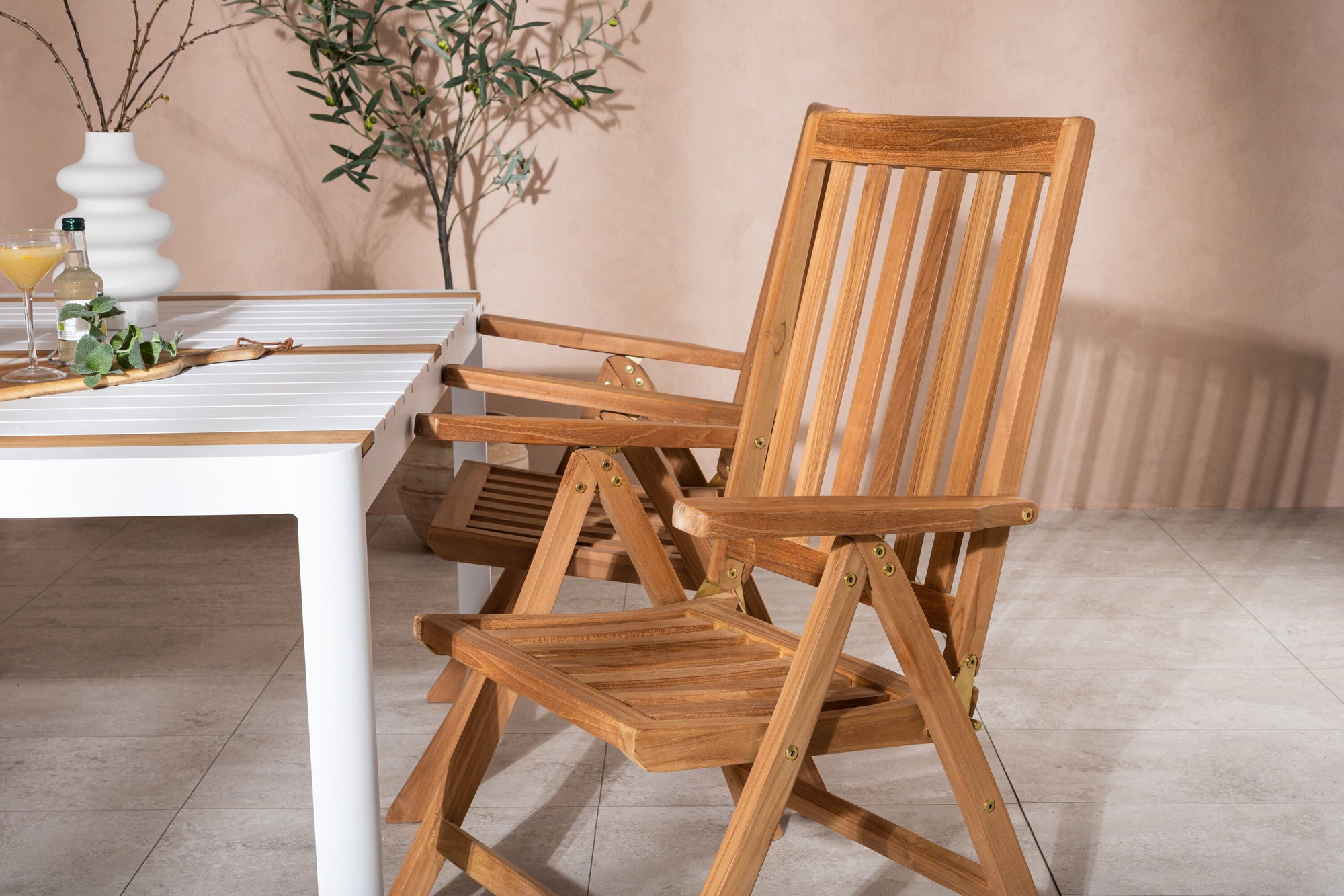 Venture Home Togo - spisebord- White / Teak - Allu / Teak - 150*100 _1+ Kenya 5-position Folding stol - Teak _4