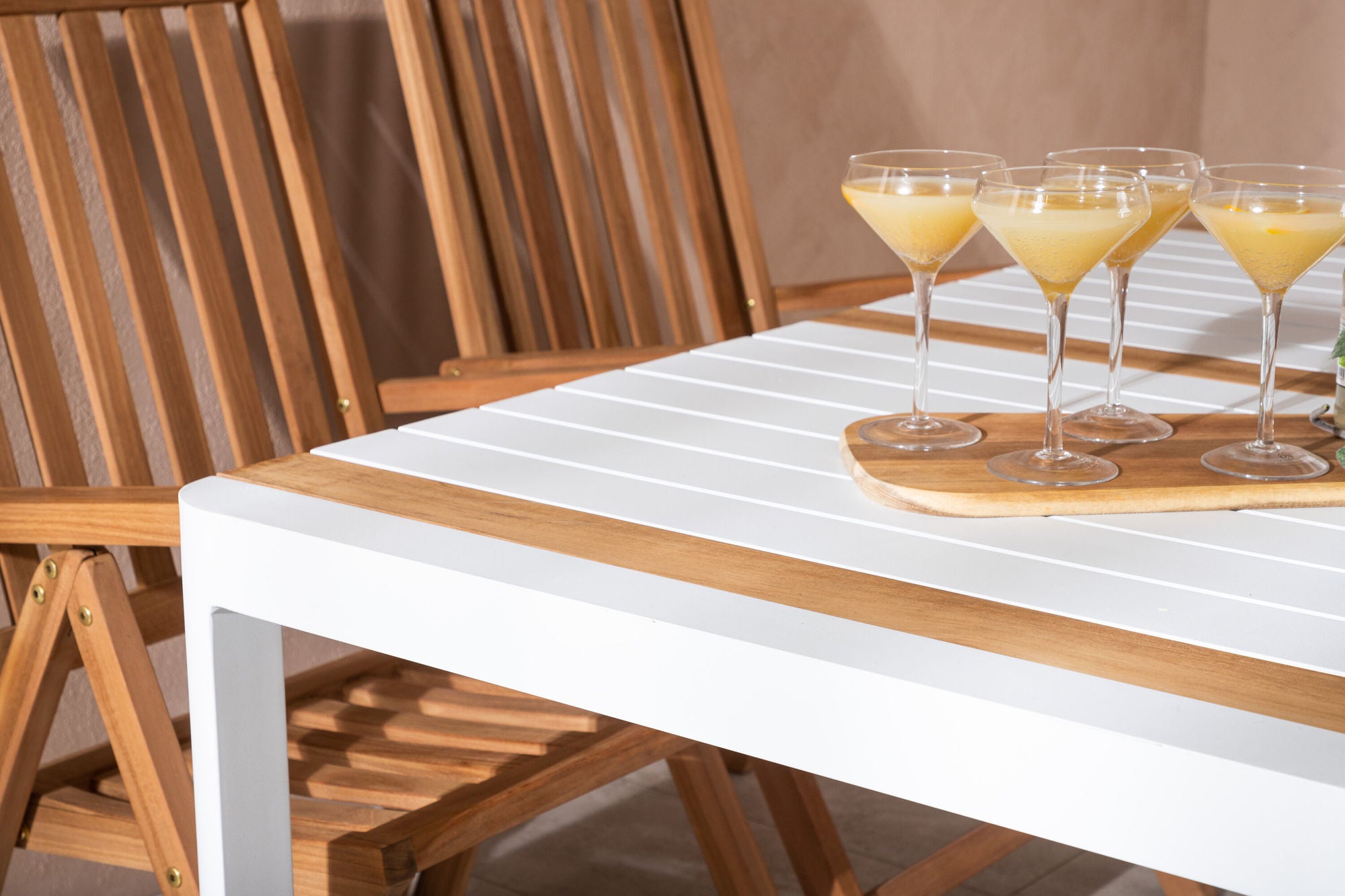 Venture Home Togo - spisebord- White / Teak - Allu / Teak - 150*100 _1+ Kenya 5-position Folding stol - Teak _4