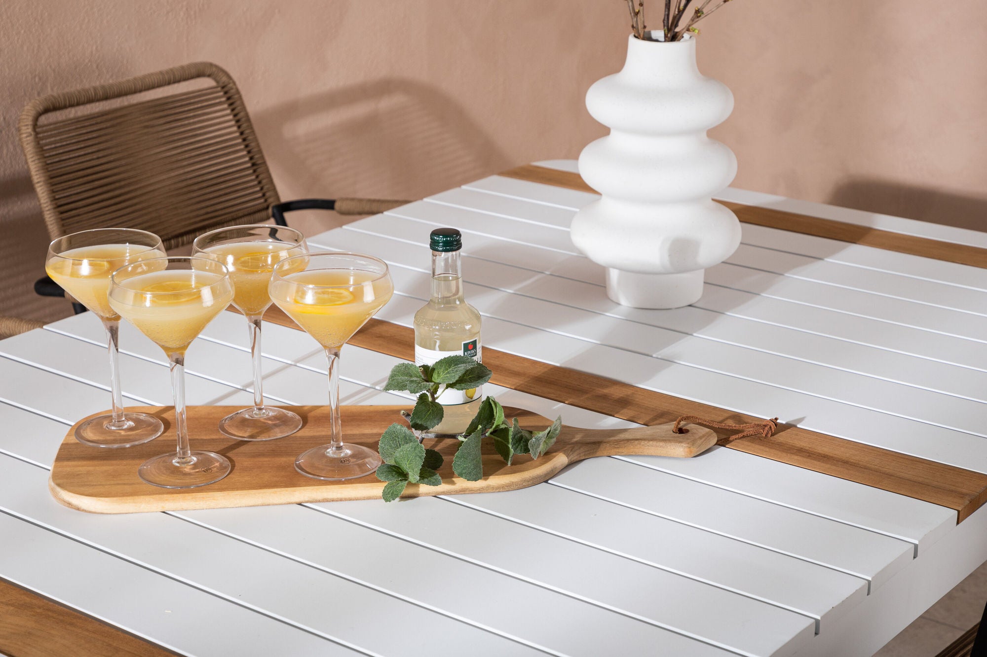 Venture Home Togo - spisebord- White / Teak - Allu / Teak - 150*100 _1+ Lindos - Armchair - Black Alu / Latte Rope _4