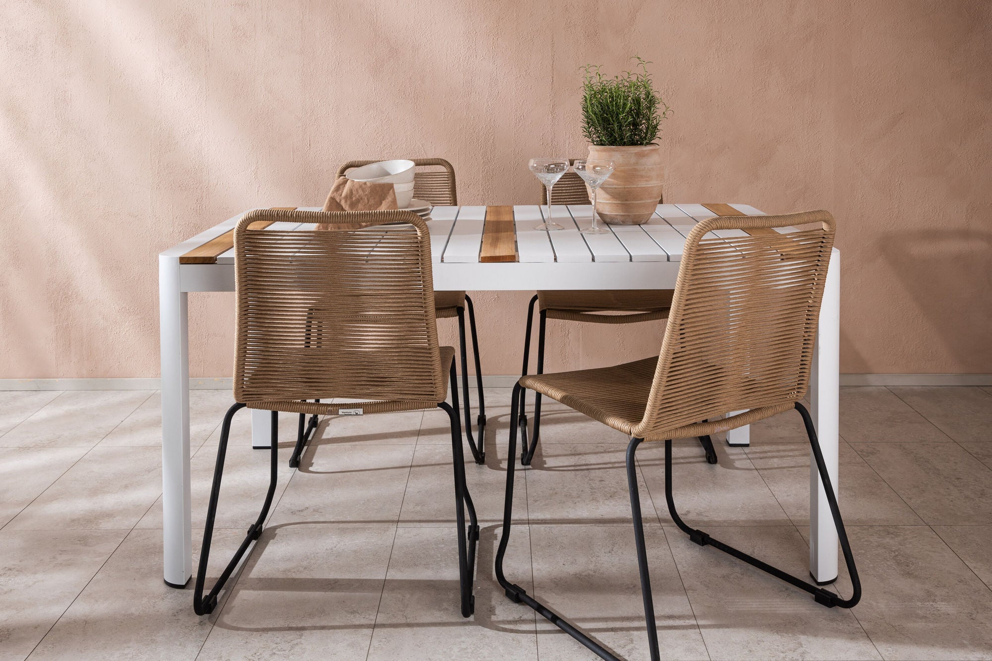 Venture Home Togo - spisebord- White / Teak - Allu / Teak - 150*100 _1+ Lindos Stacking stol - Black Alu / Latte Rope _4