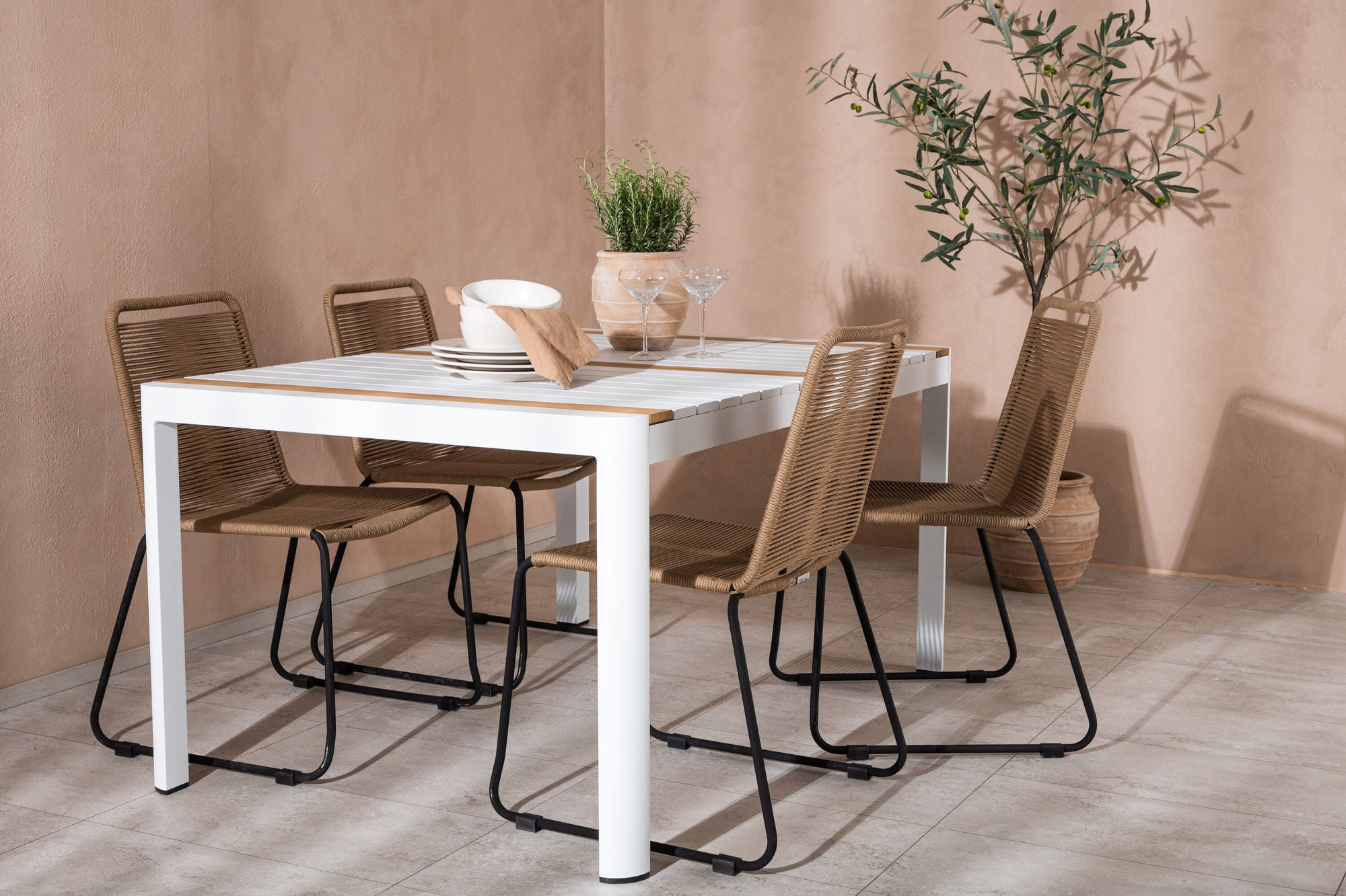 Venture Home Togo - spisebord- White / Teak - Allu / Teak - 150*100 _1+ Lindos Stacking stol - Black Alu / Latte Rope _4